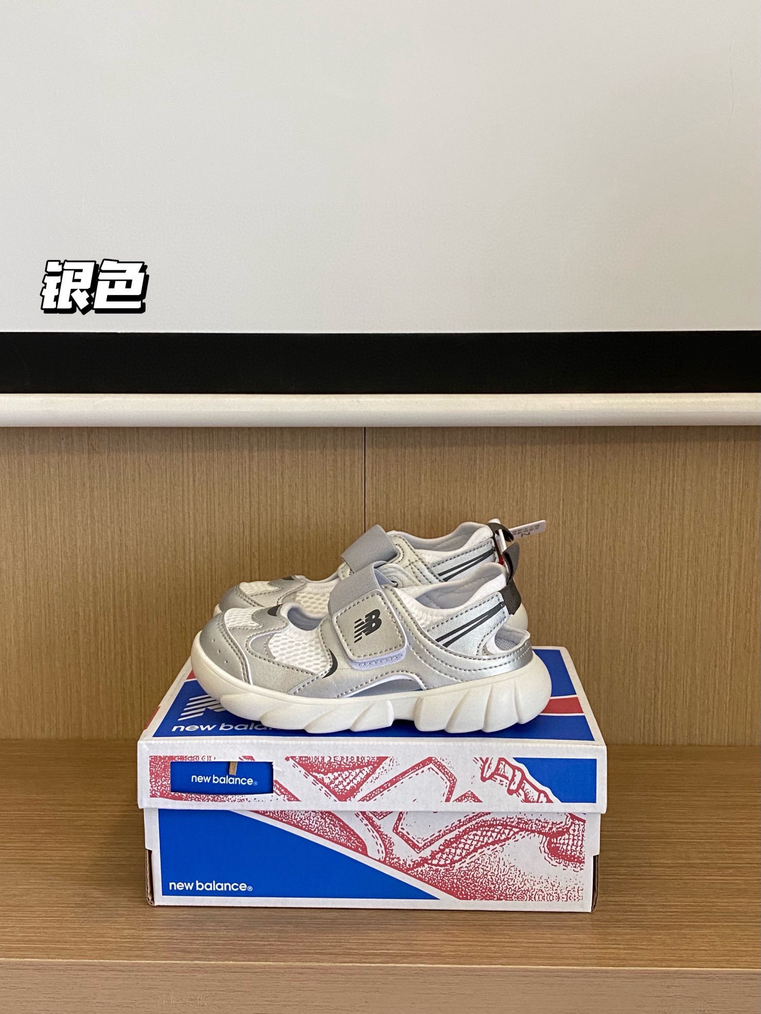 图片[2]-下单备注：王炸爆款🔥时髦鞋王🇰🇷NB 920网面凉鞋 🇰🇷NB 920网面凉鞋！活动整个鞋子超极轻盈柔软舒适～脚背的绑带有弹力～ 可以根据脚背高低调整，对高脚背友好🤗真的太喜欢啦-选品中心