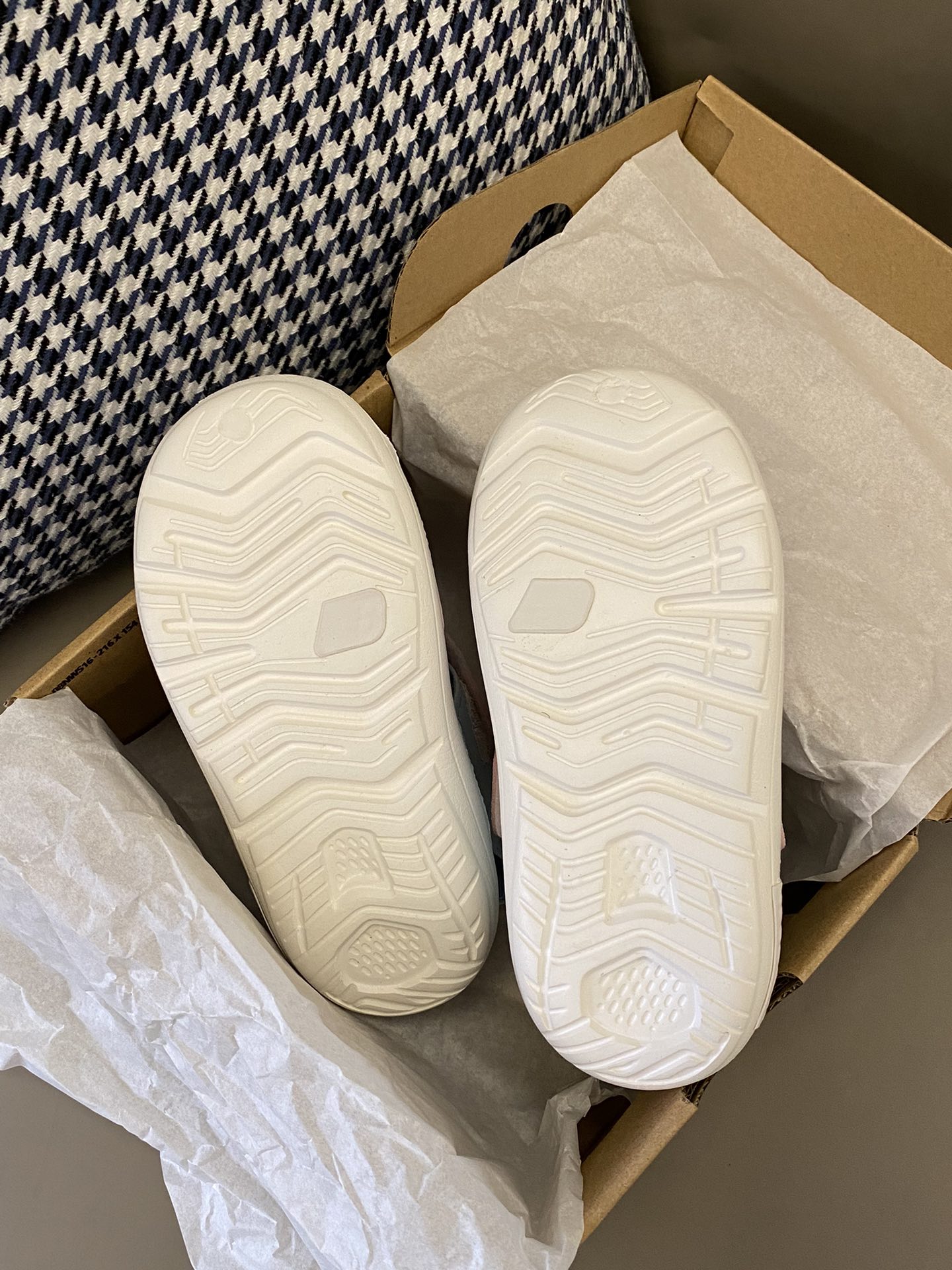 图片[9]-原图直出🌟 这双简直是王牌单品🤟🏻 宝妈们一定很熟悉，鞋底特别软，鞋面贴合脚面，轻柔包裹小脚丫，后跟稳固足部，非常贴心的细节设计，真的太推荐了 💯-选品中心