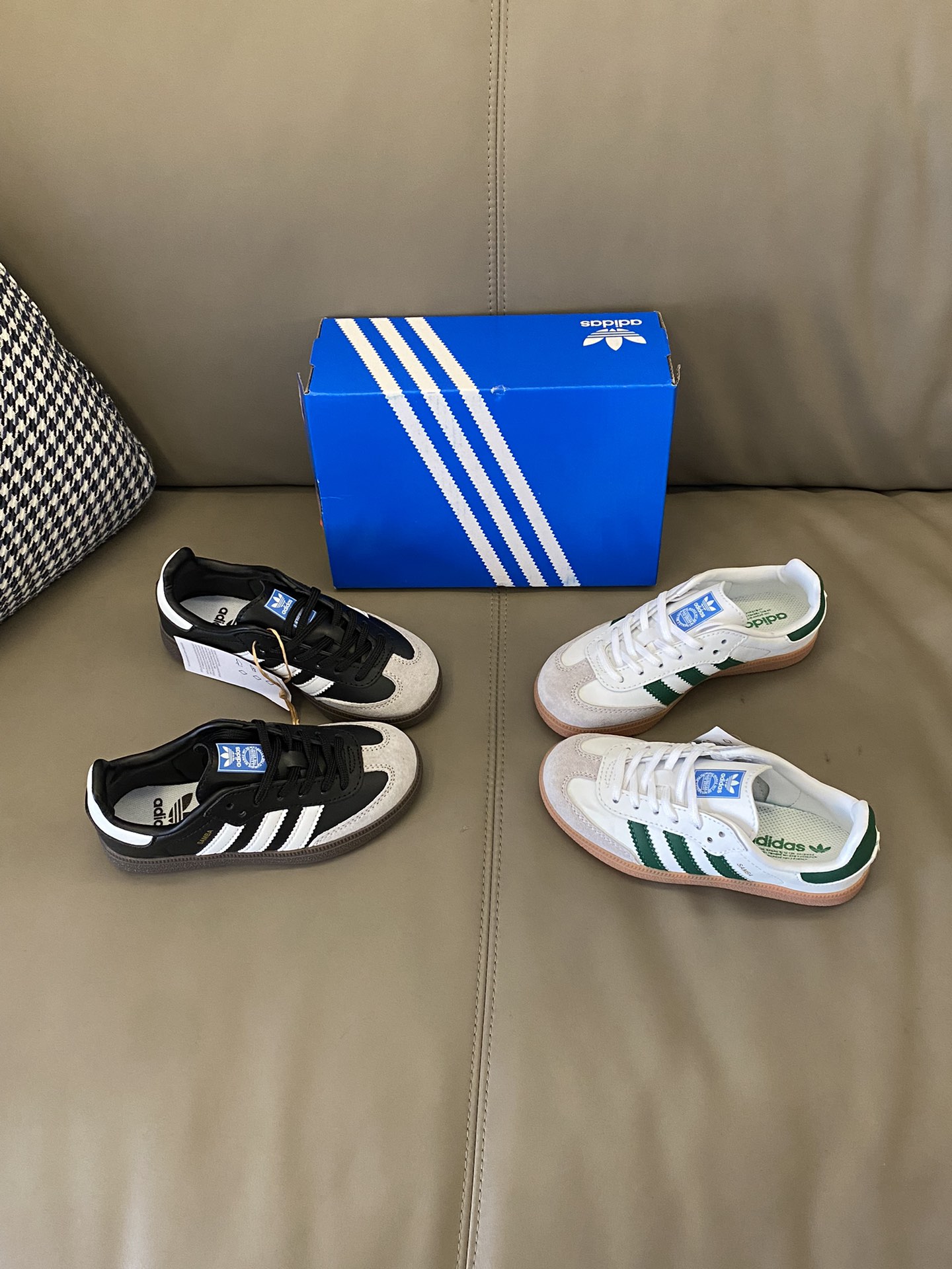 图片[2]-原图直出🌟 AD SAMBA OG系列的经典设计，采用优质皮革和麂皮材质制成🤩舒适耐穿，经典的撞色设计，时尚感十足👻厚底鞋底设计提供了良好的支撑和缓震效果，让宝贝的脚步👣更加轻松自-选品中心