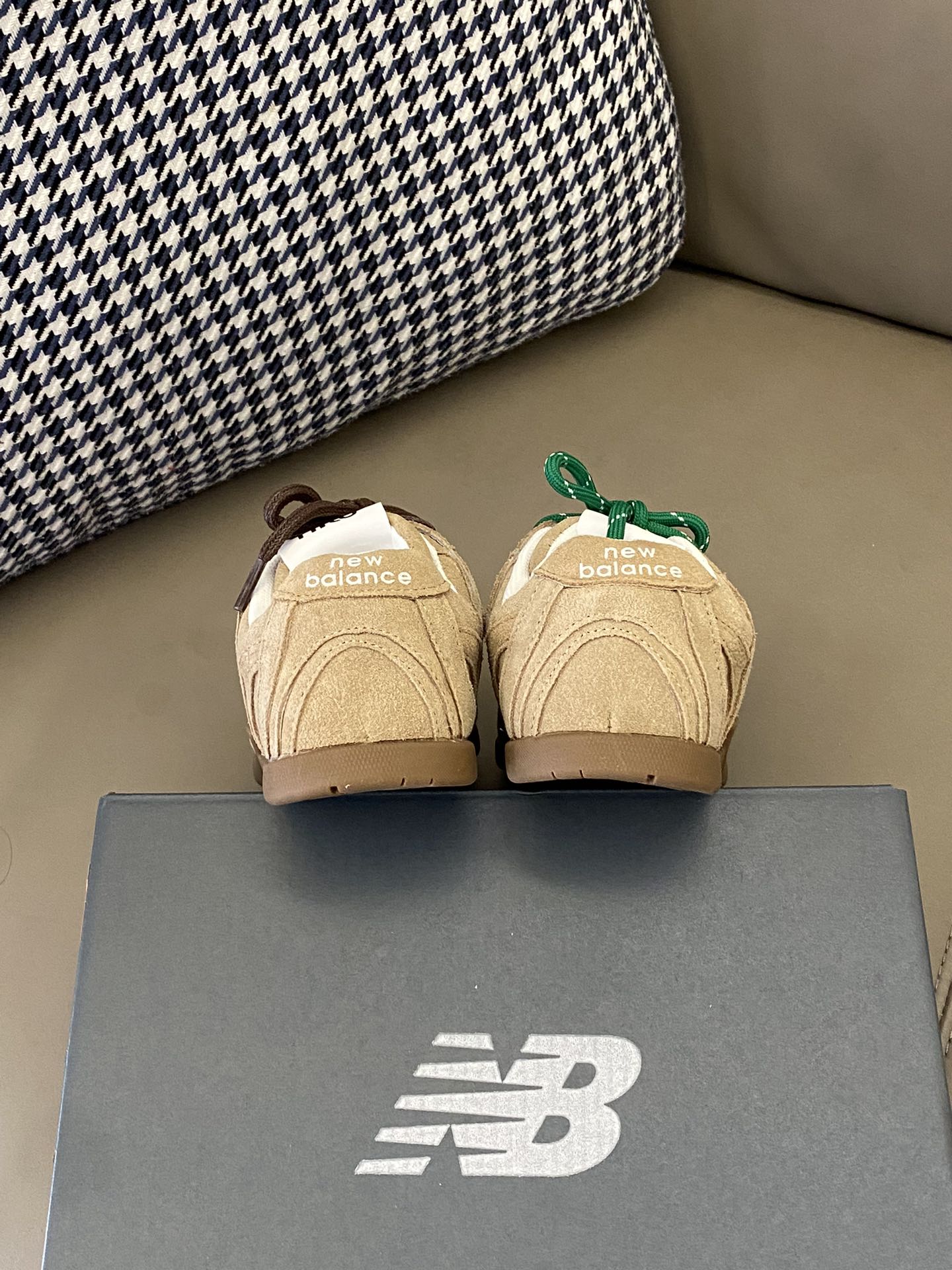 图片[4]-原图直出🌟 谁懂这双miumiu 童鞋的含金量啊 采用双鞋带+魔术贴设计，方便宝贝自己穿脱✅最主要的就是它脚感超级柔软舒适🙌一整个惊艳住了-选品中心