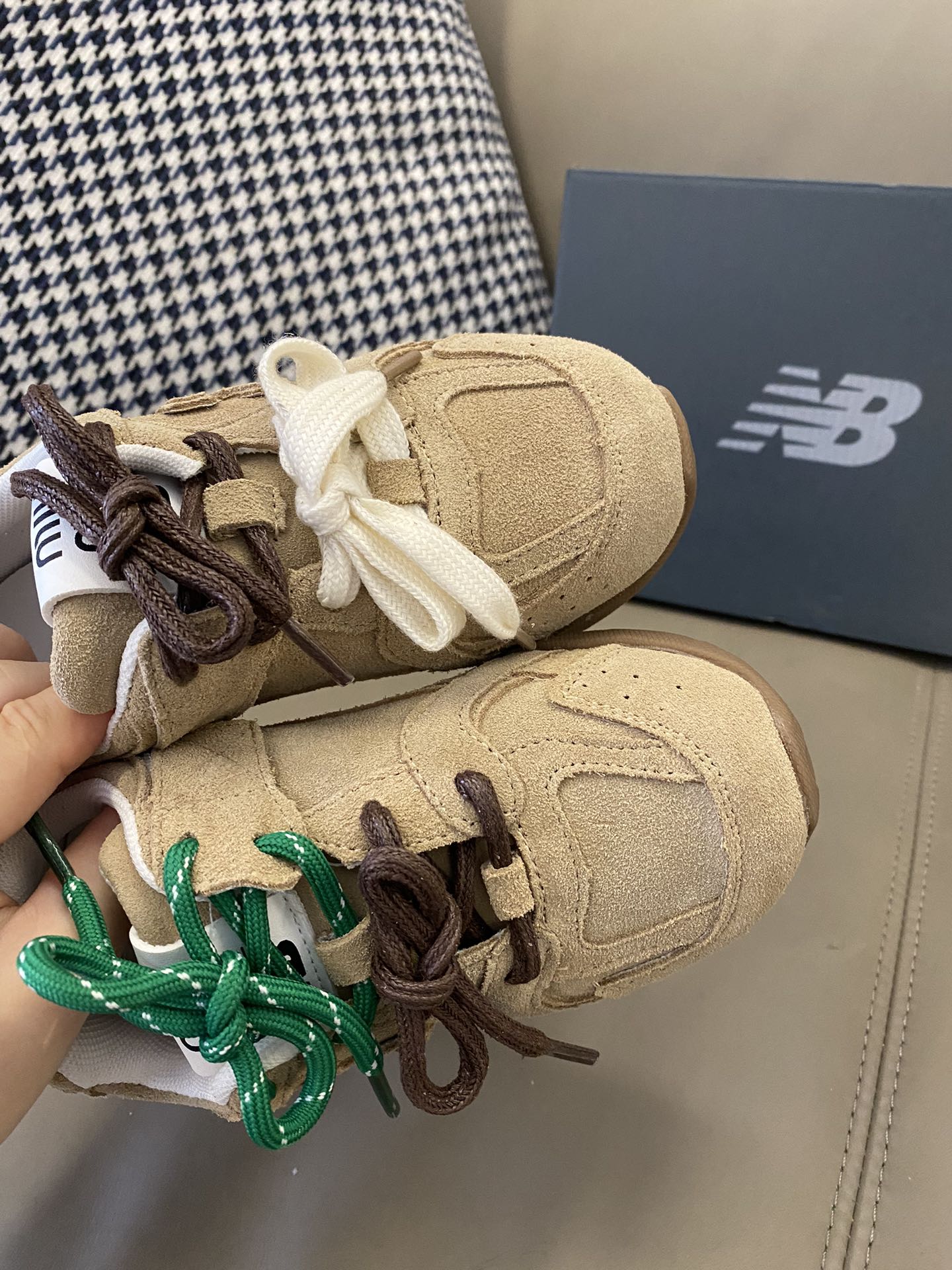 图片[7]-原图直出🌟 谁懂这双miumiu 童鞋的含金量啊 采用双鞋带+魔术贴设计，方便宝贝自己穿脱✅最主要的就是它脚感超级柔软舒适🙌一整个惊艳住了-选品中心