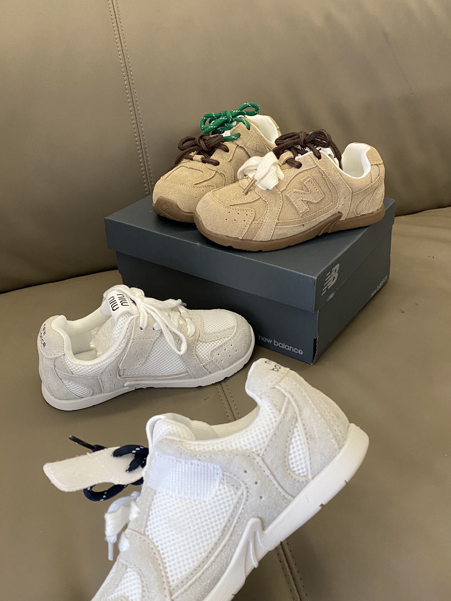 图片[3]-原图直出🌟 谁懂这双miumiu 童鞋的含金量啊 采用双鞋带+魔术贴设计，方便宝贝自己穿脱✅最主要的就是它脚感超级柔软舒适🙌一整个惊艳住了-选品中心