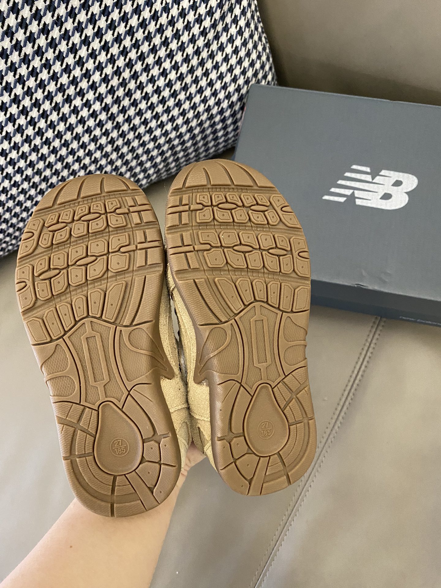 图片[9]-原图直出🌟 谁懂这双miumiu 童鞋的含金量啊 采用双鞋带+魔术贴设计，方便宝贝自己穿脱✅最主要的就是它脚感超级柔软舒适🙌一整个惊艳住了-选品中心