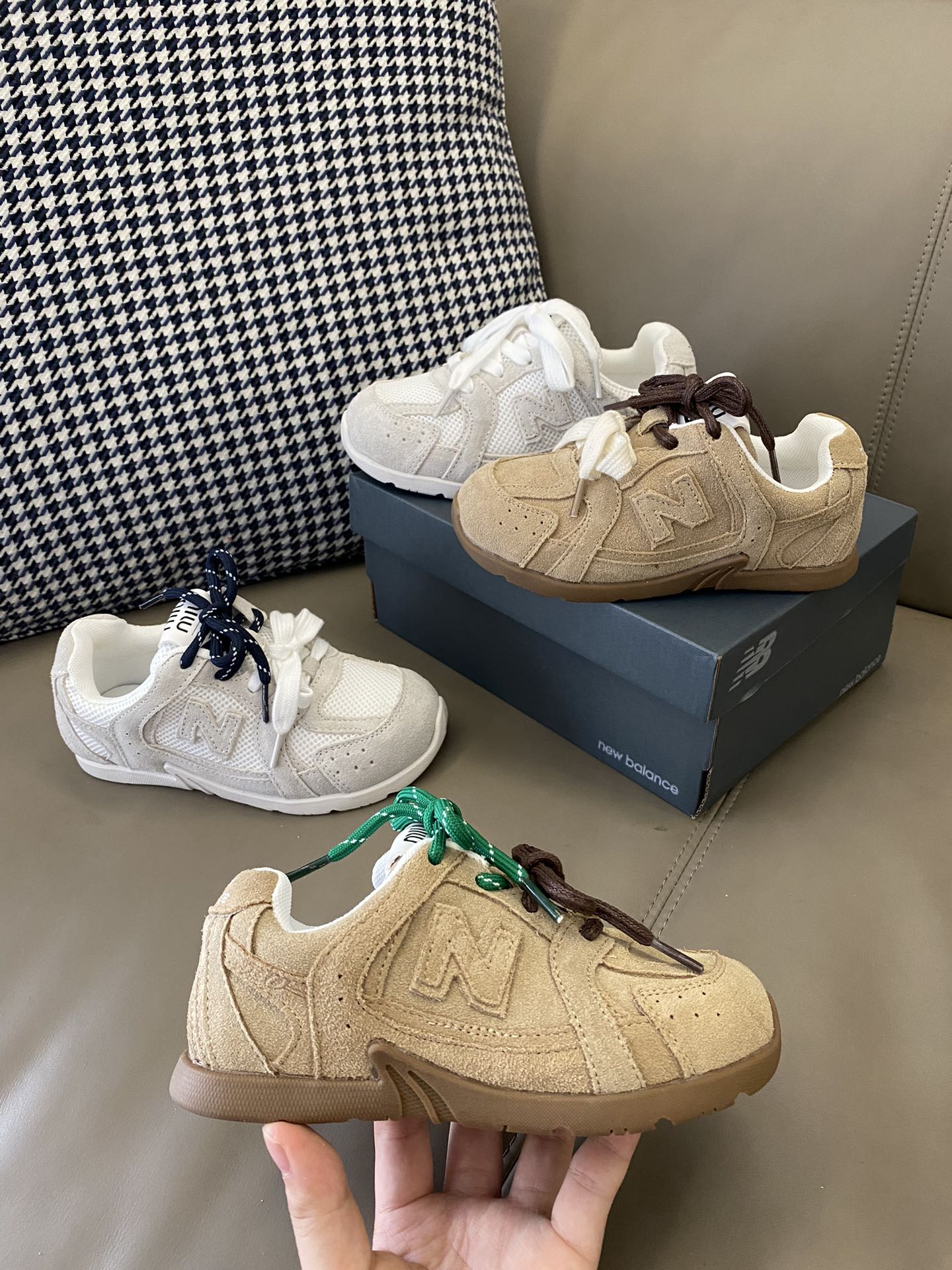 图片[6]-原图直出🌟 谁懂这双miumiu 童鞋的含金量啊 采用双鞋带+魔术贴设计，方便宝贝自己穿脱✅最主要的就是它脚感超级柔软舒适🙌一整个惊艳住了-选品中心