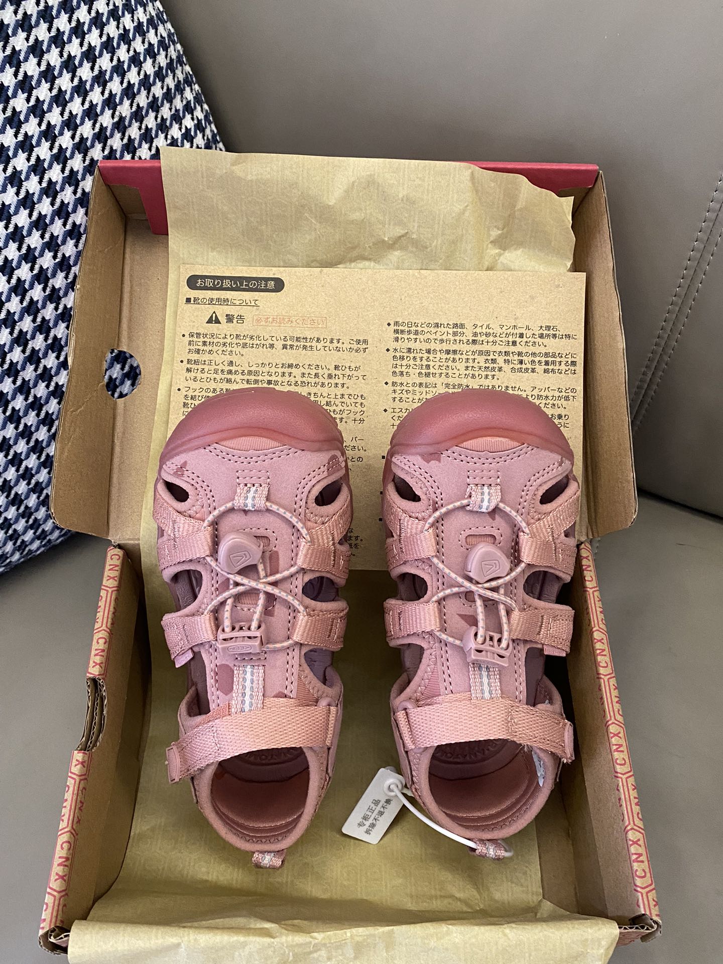 原图直出🌟 Keen 儿童溯溪两穿凉鞋二代，踩屎感鞋垫有足弓支撑👋🏻软缓震而且这双凉鞋真的很抗造🤩怎么穿都不带坏的，主打的就是好看而且质量好😍-选品中心