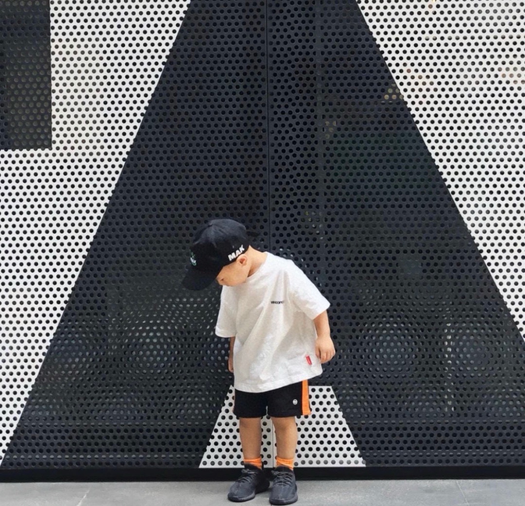 图片[6]-销量排行榜第6️⃣名👇🏻👇🏻👇🏻 冲冲冲✊🏻顶配版仅需 AD yeezy 350v2 真的是人穿人夸！ 真的超级舒适透气 超百搭的款式！ buling buling 真的谁能抵抗的住 闪光灯一开就像镶满了小碎钻 真的太爱了 椰子反光特效简直酷炸了，可甜可盐。 脚感超舒适 真的是细节感满满了！-选品中心