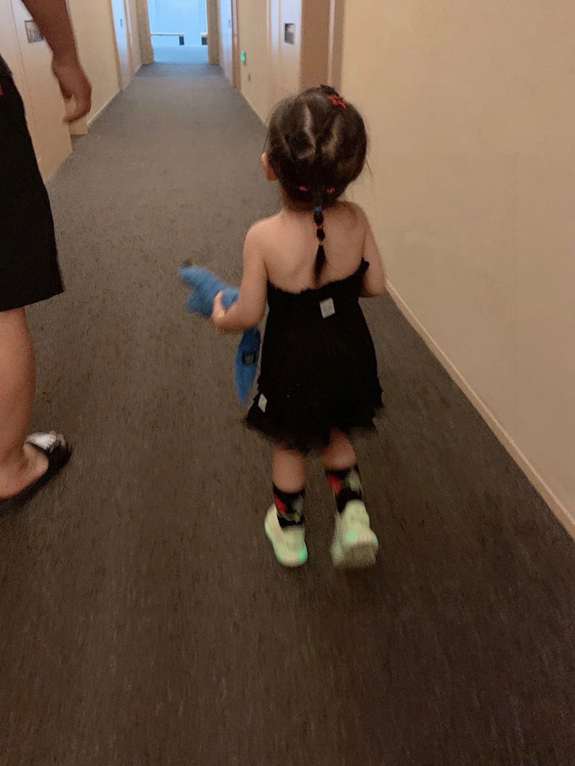 图片[8]-销量排行榜第6️⃣名👇🏻👇🏻👇🏻 冲冲冲✊🏻顶配版仅需 AD yeezy 350v2 真的是人穿人夸！ 真的超级舒适透气 超百搭的款式！ buling buling 真的谁能抵抗的住 闪光灯一开就像镶满了小碎钻 真的太爱了 椰子反光特效简直酷炸了，可甜可盐。 脚感超舒适 真的是细节感满满了！-选品中心