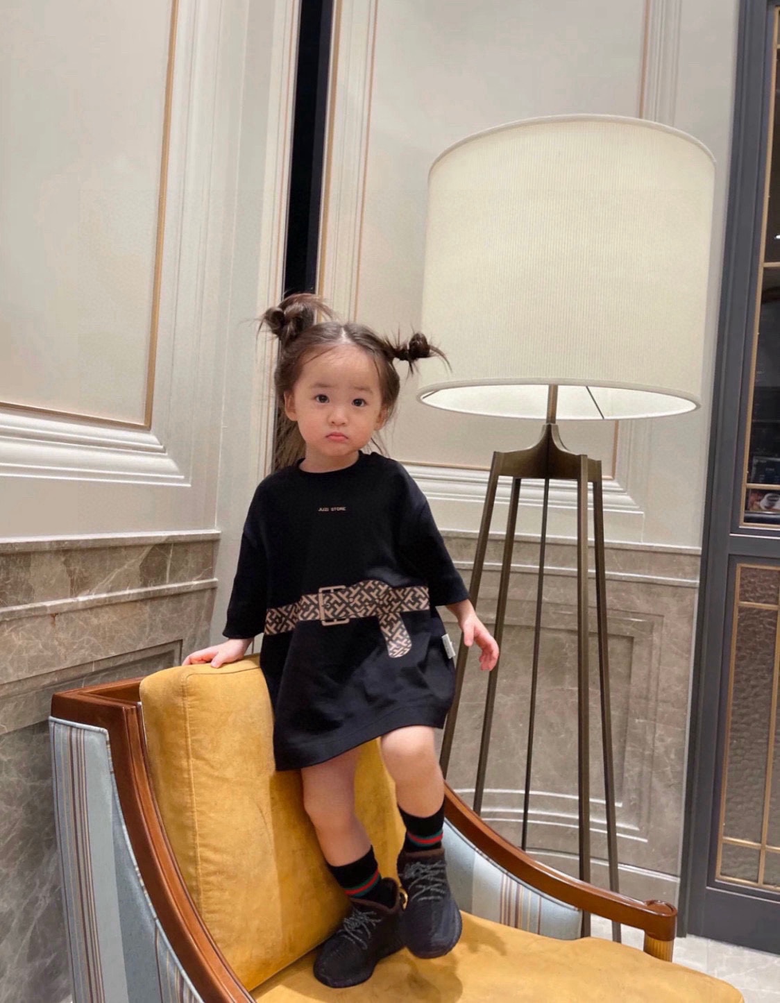 图片[5]-销量排行榜第6️⃣名👇🏻👇🏻👇🏻 冲冲冲✊🏻顶配版仅需 AD yeezy 350v2 真的是人穿人夸！ 真的超级舒适透气 超百搭的款式！ buling buling 真的谁能抵抗的住 闪光灯一开就像镶满了小碎钻 真的太爱了 椰子反光特效简直酷炸了，可甜可盐。 脚感超舒适 真的是细节感满满了！-选品中心