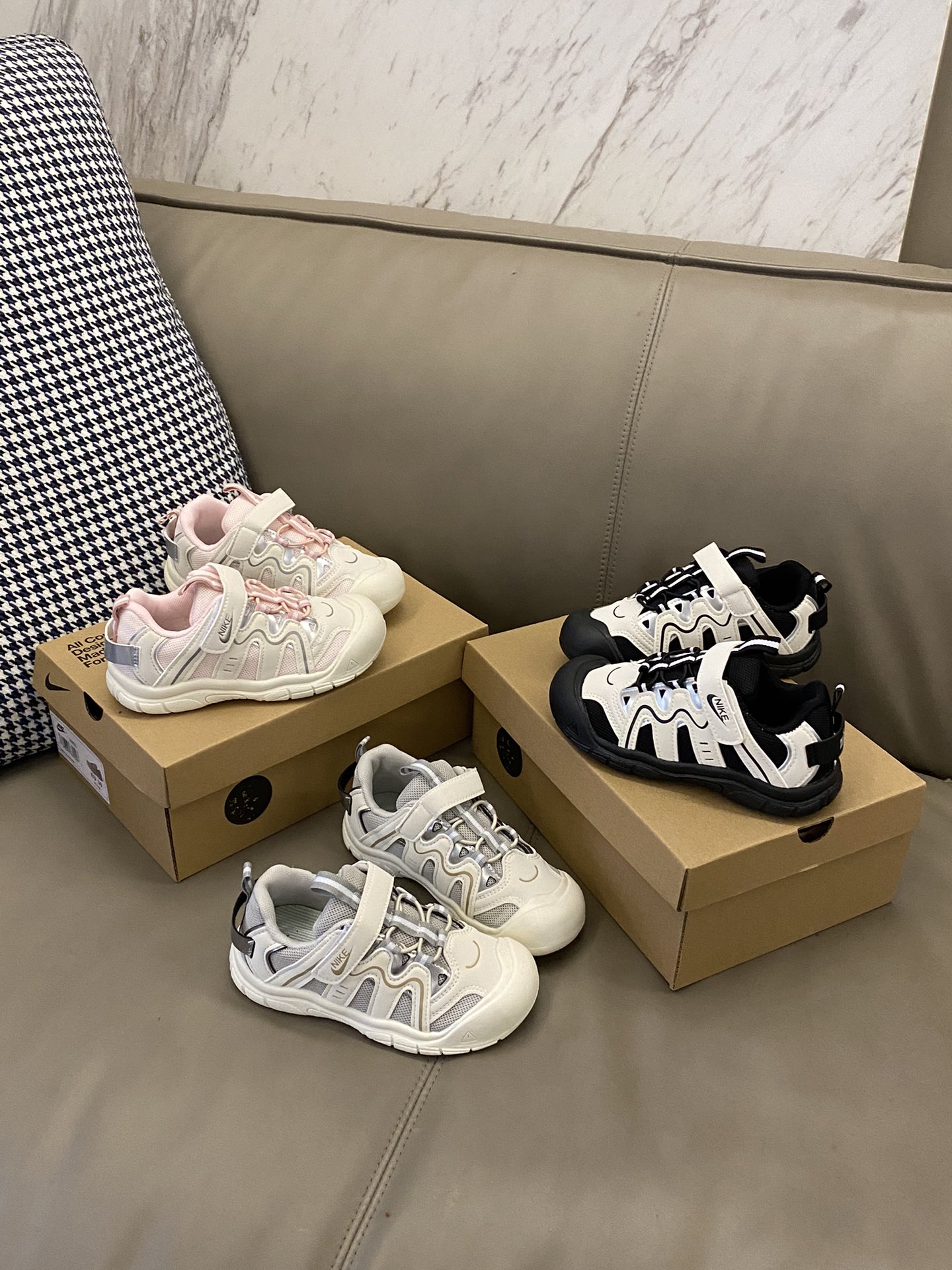 图片[6]-原图直出🌟 真不是我吹这运动鞋太酷🆒啦😍 鞋面镂空设计，透气舒适😌魔术贴设计方便宝贝自己穿脱✅橡胶防滑耐磨大底🫣轻松应对各种地形环境👻-选品中心