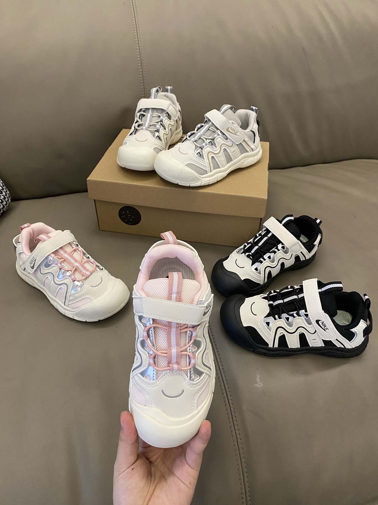 图片[3]-原图直出🌟 真不是我吹这运动鞋太酷🆒啦😍 鞋面镂空设计，透气舒适😌魔术贴设计方便宝贝自己穿脱✅橡胶防滑耐磨大底🫣轻松应对各种地形环境👻-选品中心