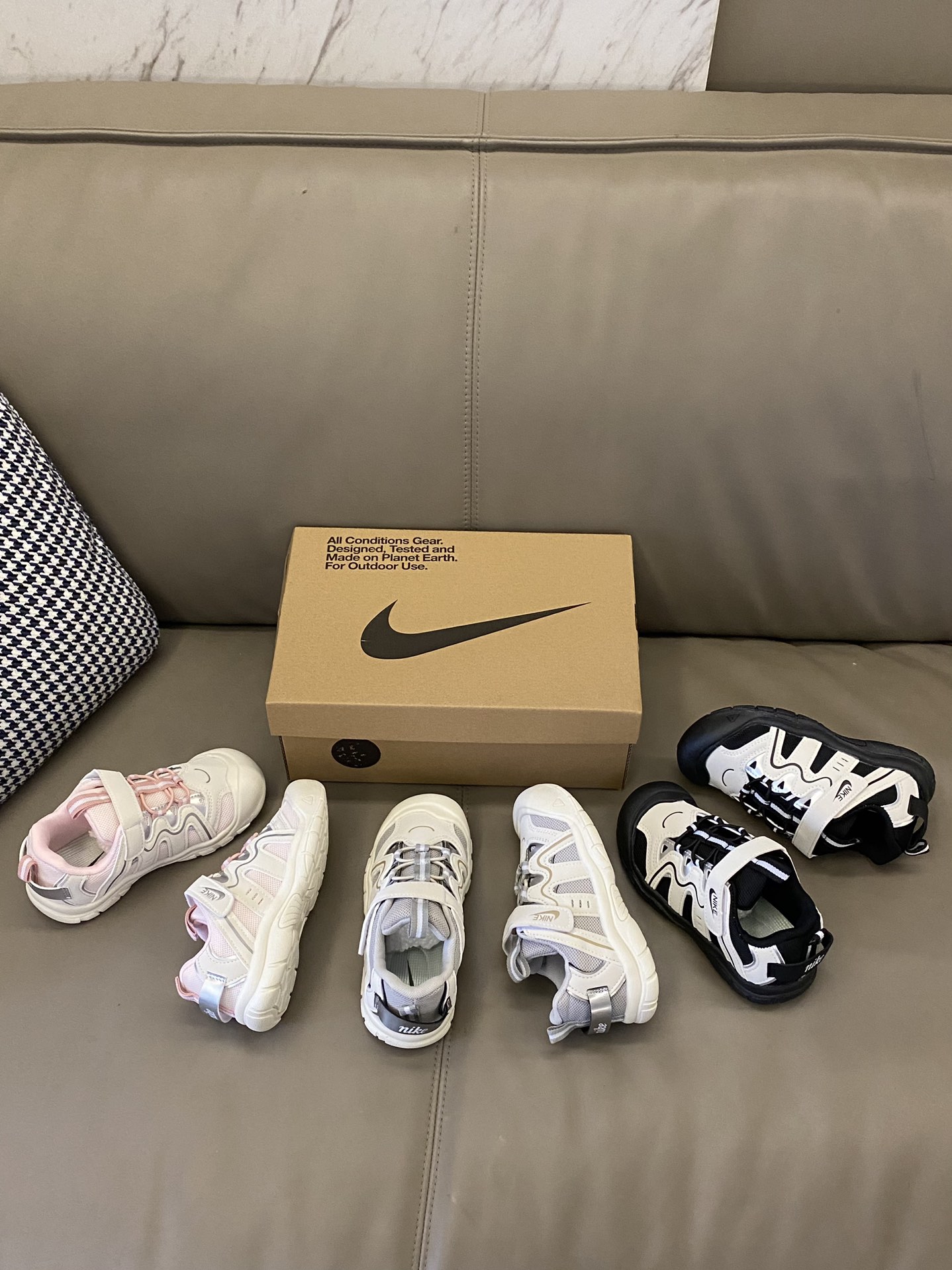 图片[5]-原图直出🌟 真不是我吹这运动鞋太酷🆒啦😍 鞋面镂空设计，透气舒适😌魔术贴设计方便宝贝自己穿脱✅橡胶防滑耐磨大底🫣轻松应对各种地形环境👻-选品中心