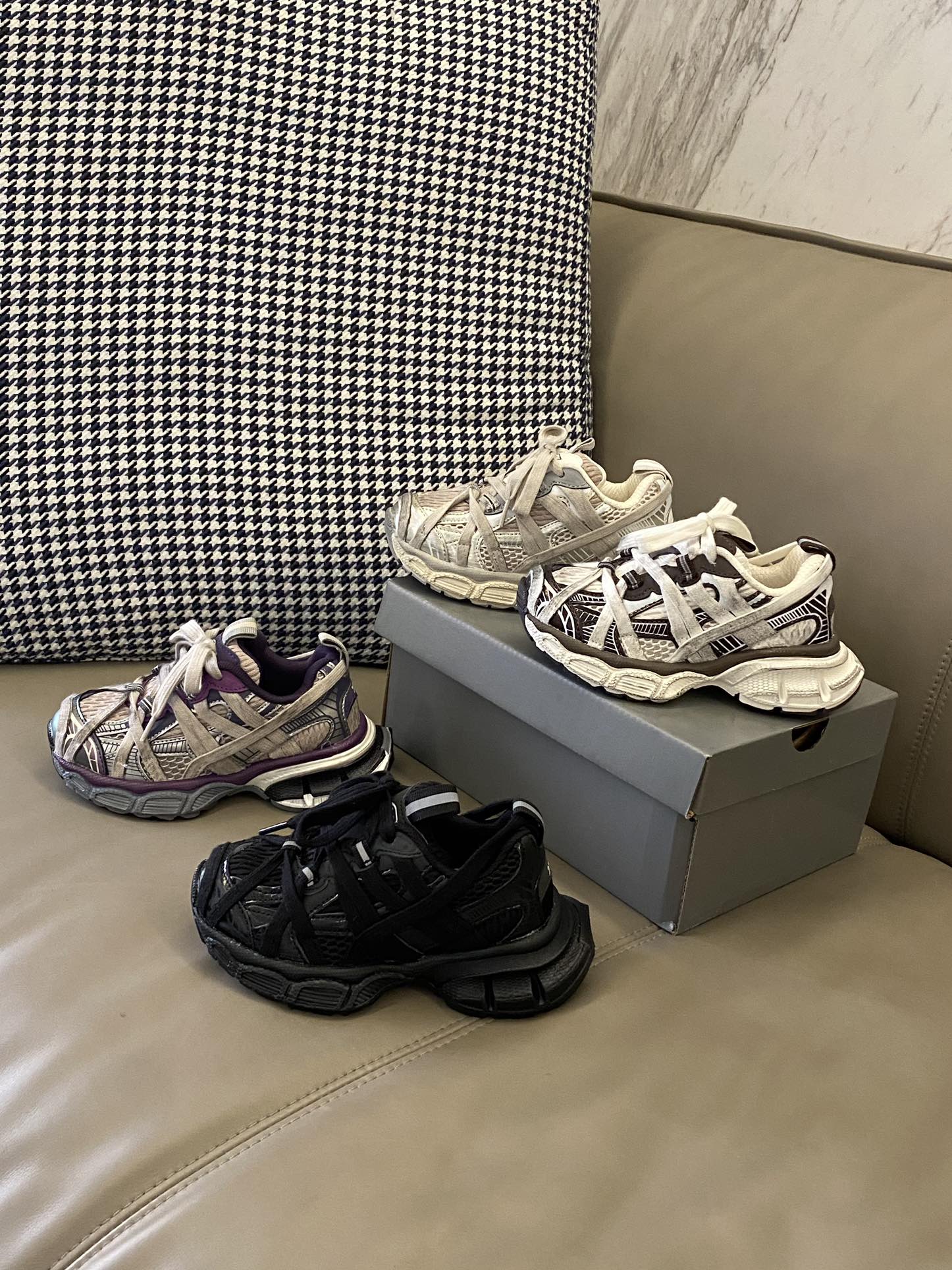 图片[6]-原图直出🌟 巴黎世家新款绑带3XL做旧老爹鞋绝了 一年四季都🉑以穿👻上脚质感拉满😍又酷又飒🆒双鞋带固定装饰+侧面魔术贴设计方便宝贝自己穿脱✅鞋底防滑耐磨，抓地力强👍🏻-选品中心