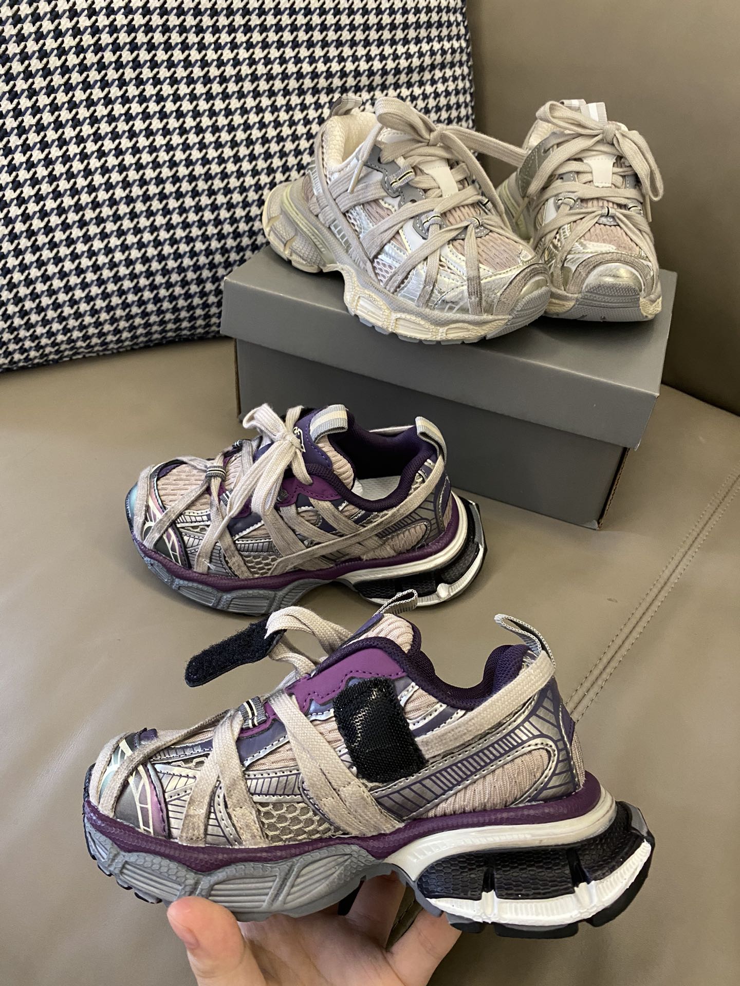 图片[2]-原图直出🌟 巴黎世家新款绑带3XL做旧老爹鞋绝了 一年四季都🉑以穿👻上脚质感拉满😍又酷又飒🆒双鞋带固定装饰+侧面魔术贴设计方便宝贝自己穿脱✅鞋底防滑耐磨，抓地力强👍🏻-选品中心