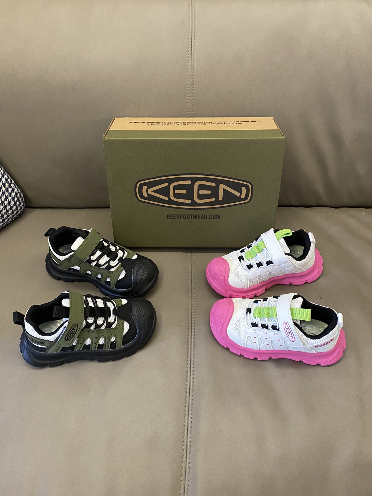 图片[2]-原图直出🌟 Keen网面魔术贴凉鞋真的太好看了呜呜😭都想买一囤1了脚感很不错👍透气性好💨魔术贴设计方便宝贝自己穿脱✅橡胶鞋底防滑耐磨抓地力强👻-选品中心