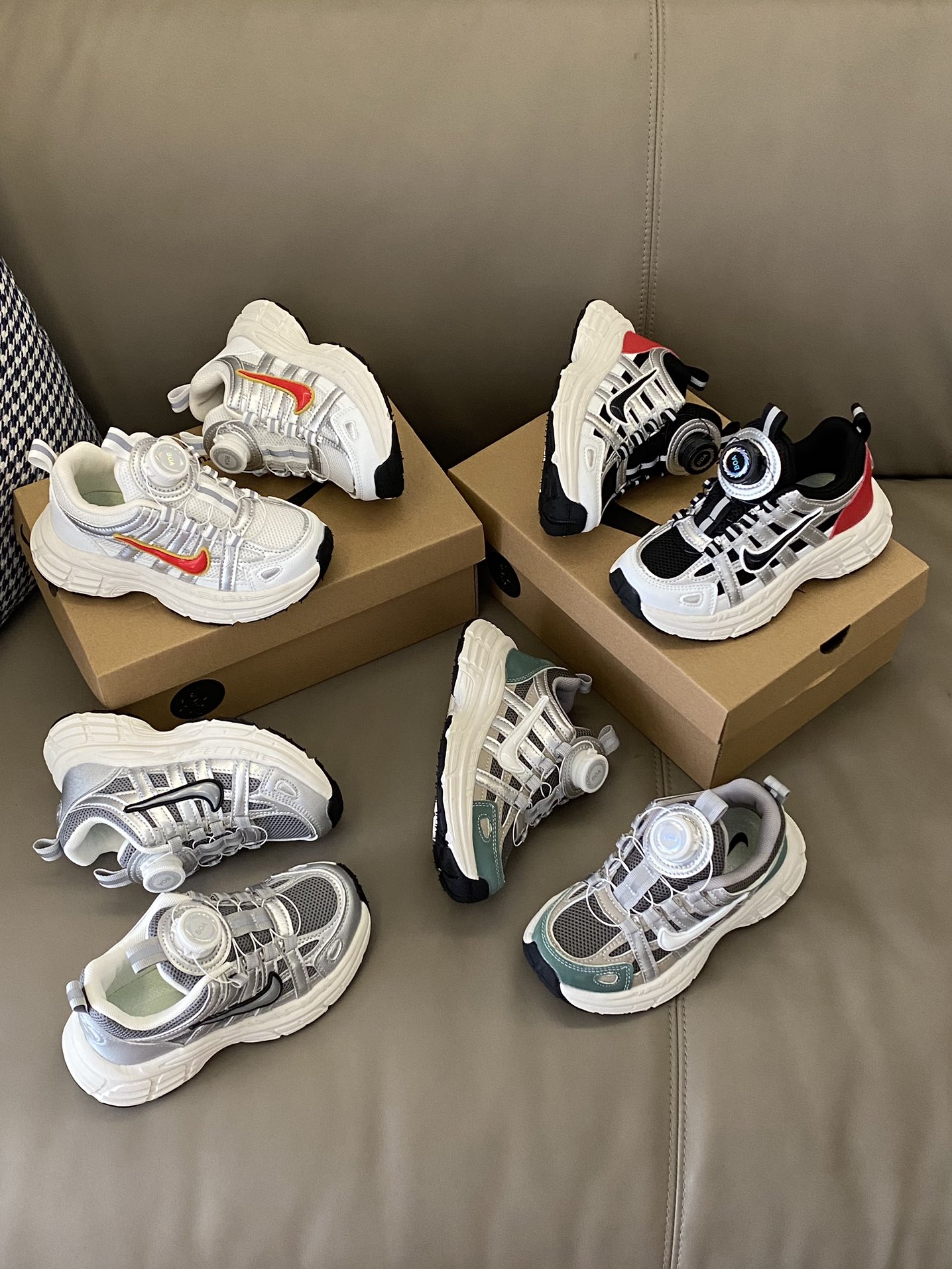 图片[7]-原图直出🌟 NK 网面旋转纽扣运动鞋经典配色真的可以闭眼入😜旋转纽扣设计方便宝贝穿脱✌🏻超透气网眼设计，清爽透气💨整双鞋子质感🈵🈵轻盈、有弹性👏🏻-选品中心