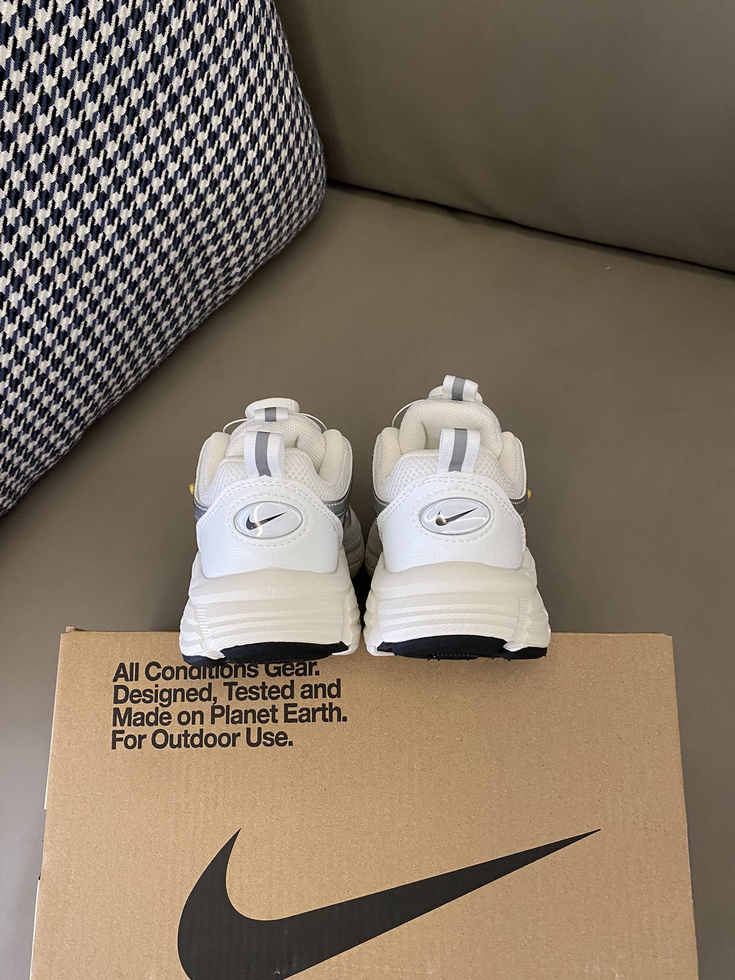 图片[4]-原图直出🌟 NK 网面旋转纽扣运动鞋经典配色真的可以闭眼入😜旋转纽扣设计方便宝贝穿脱✌🏻超透气网眼设计，清爽透气💨整双鞋子质感🈵🈵轻盈、有弹性👏🏻-选品中心