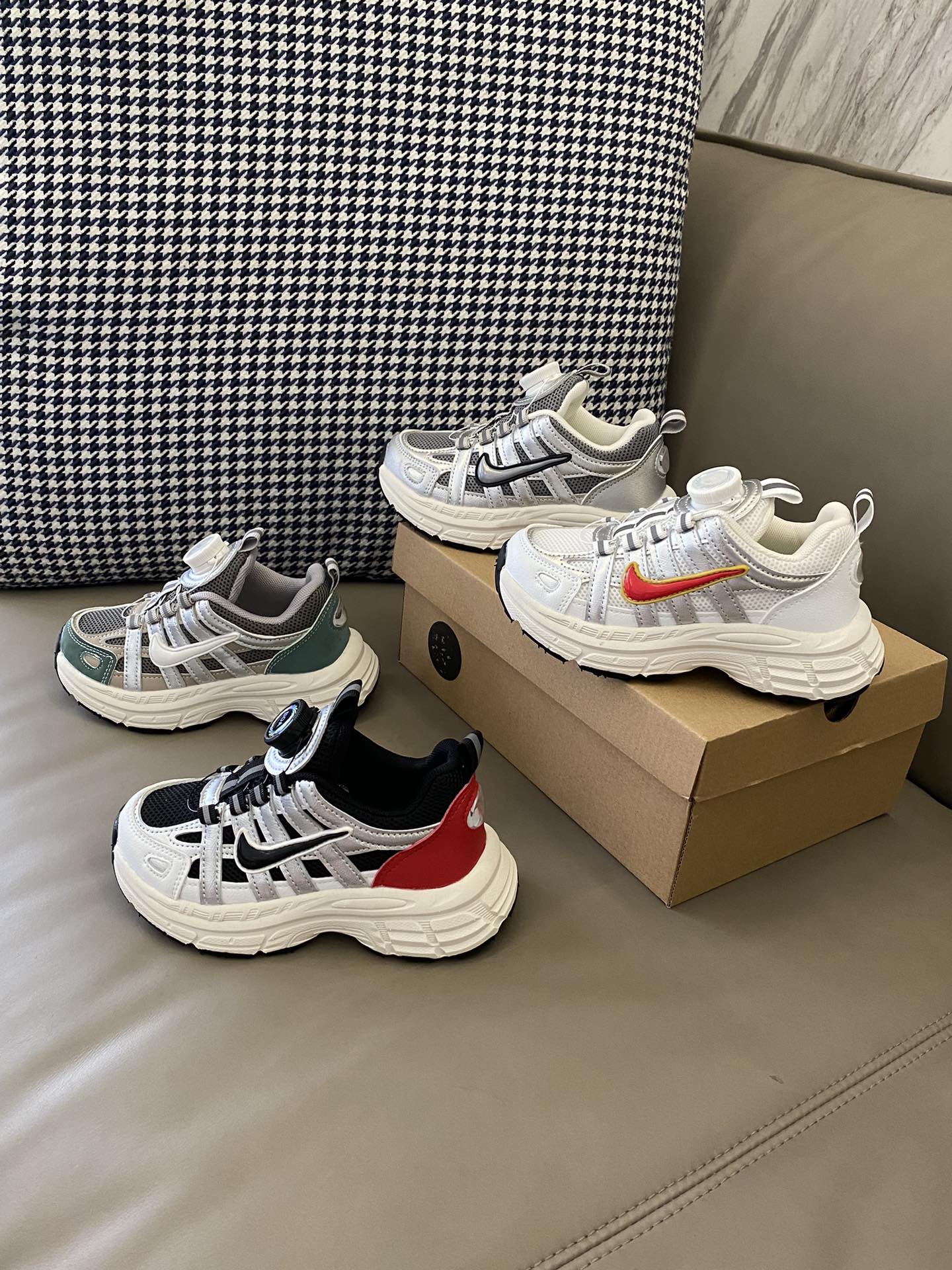 图片[6]-原图直出🌟 NK 网面旋转纽扣运动鞋经典配色真的可以闭眼入😜旋转纽扣设计方便宝贝穿脱✌🏻超透气网眼设计，清爽透气💨整双鞋子质感🈵🈵轻盈、有弹性👏🏻-选品中心