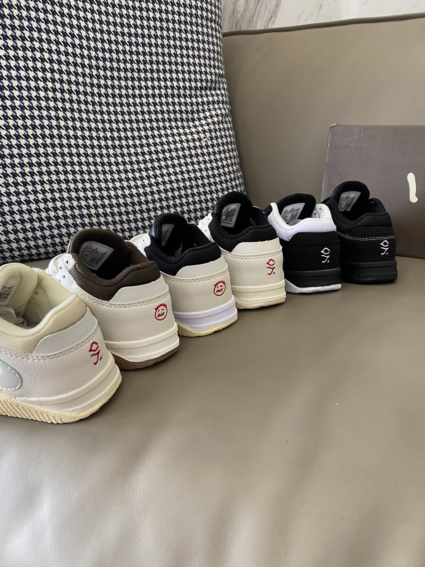 图片[4]-原图直出🌟 这倒钩运动鞋设计独特时尚经典不过时👻鞋面材质看起来非常舒适😌鞋底厚实而柔软☁️魔术贴+按钮扣设计方便宝贝穿脱✅-选品中心