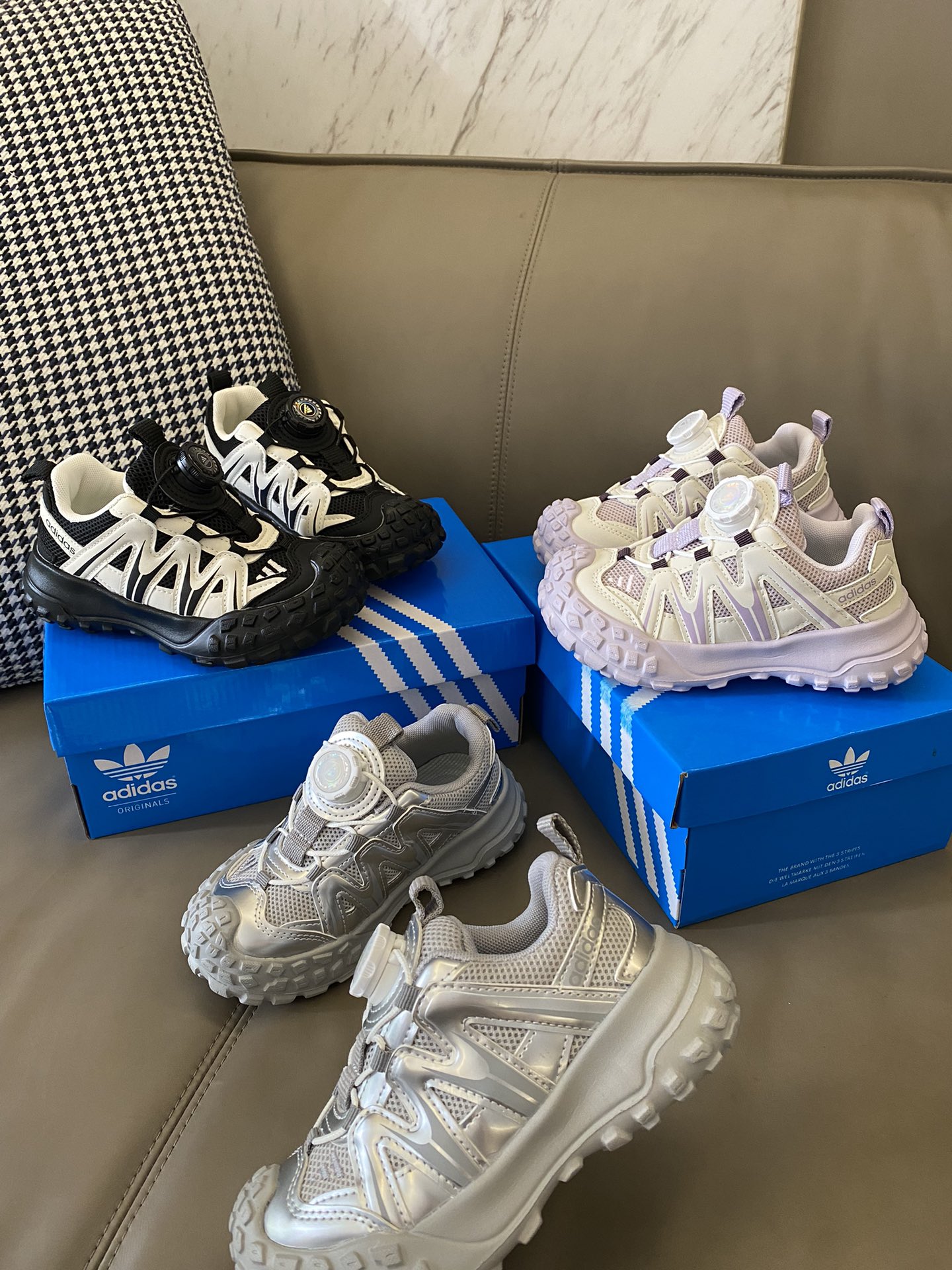 图片[6]-原图直出🌟 这款老爹鞋绝绝子超级百搭，舒适度满分💯闭眼入就对了👍🏻旋钮设计，一提一按快捷方便👻质量杠杠滴～穿一天下来也不会累脚👣-选品中心