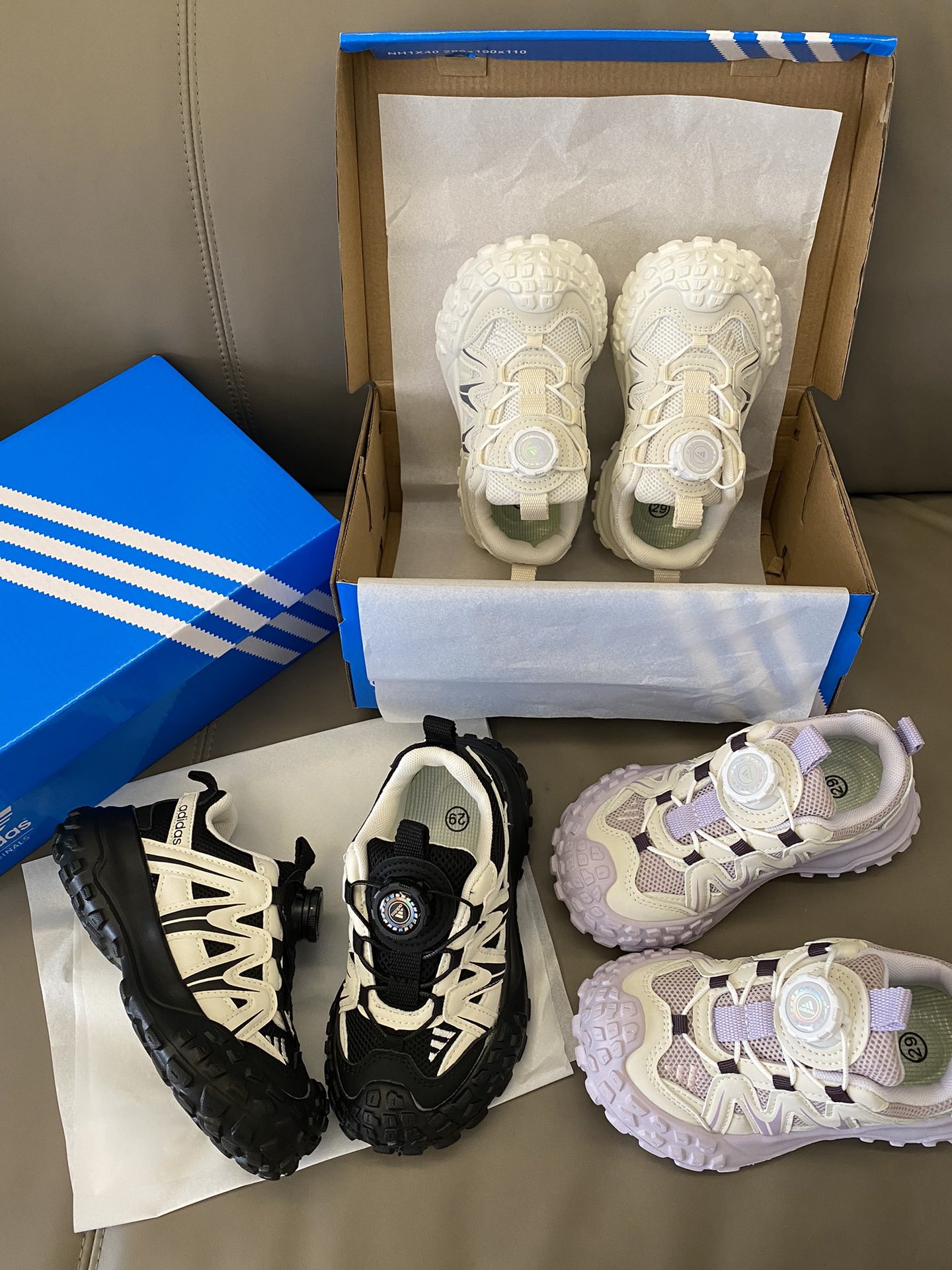 原图直出🌟 这款老爹鞋绝绝子超级百搭，舒适度满分💯闭眼入就对了👍🏻旋钮设计，一提一按快捷方便👻质量杠杠滴～穿一天下来也不会累脚👣-选品中心