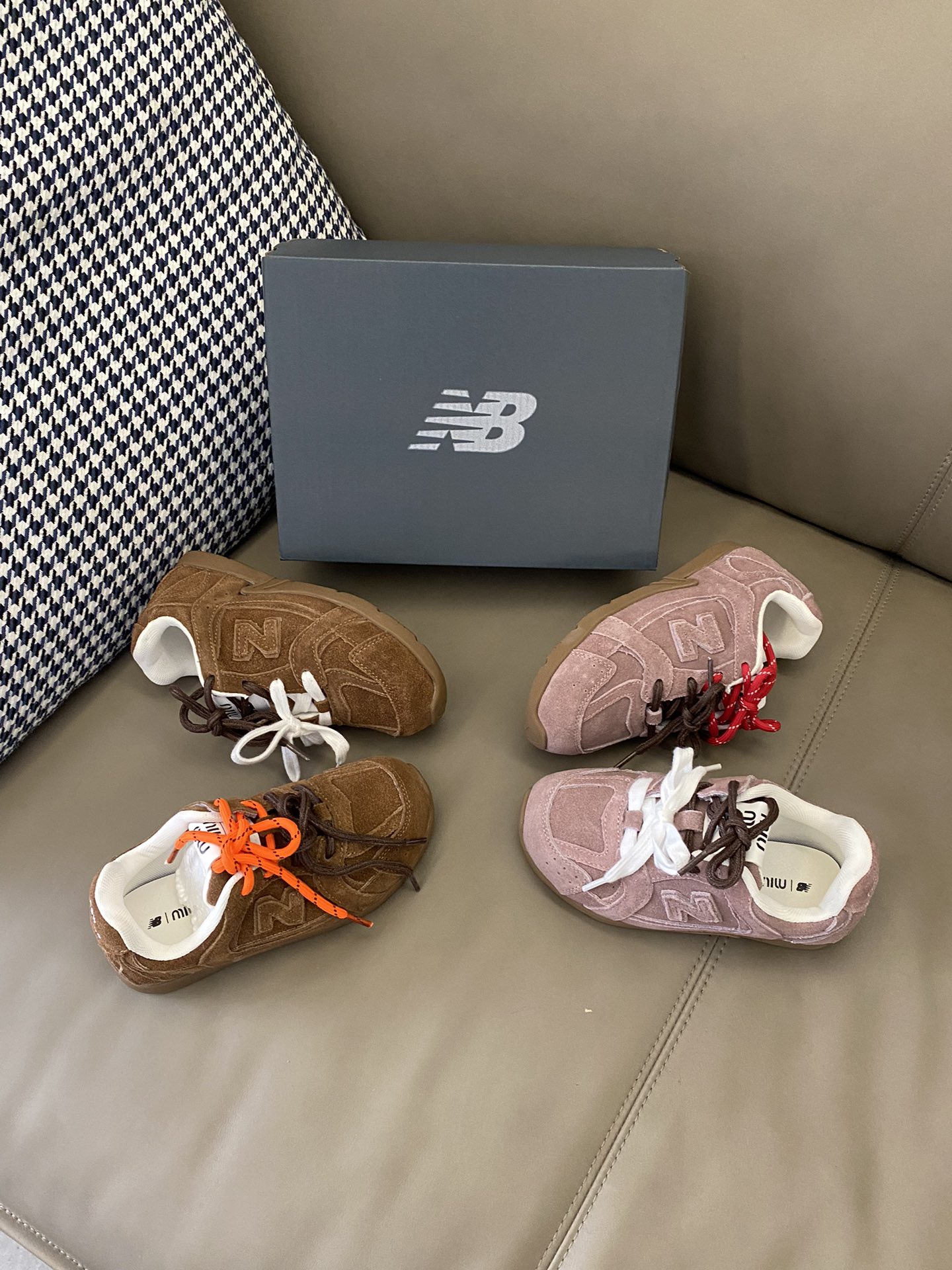 图片[8]-原图直出🌟 谁懂这双miumiu 童鞋的含金量啊 采用双鞋带+魔术贴设计，方便宝贝自己穿脱✅最主要的就是它脚感超级柔软舒适🙌一整个惊艳住了-选品中心