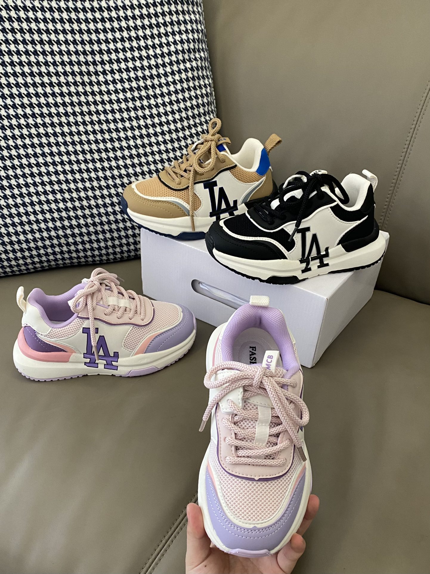 图片[6]-原图直出🌟 MLB 老爹鞋简约大方，让人一眼就爱上😍鞋面透气网料材质，清爽透气💨系带+内侧魔术贴方便穿脱👻橡胶大底防滑耐磨🤗-选品中心