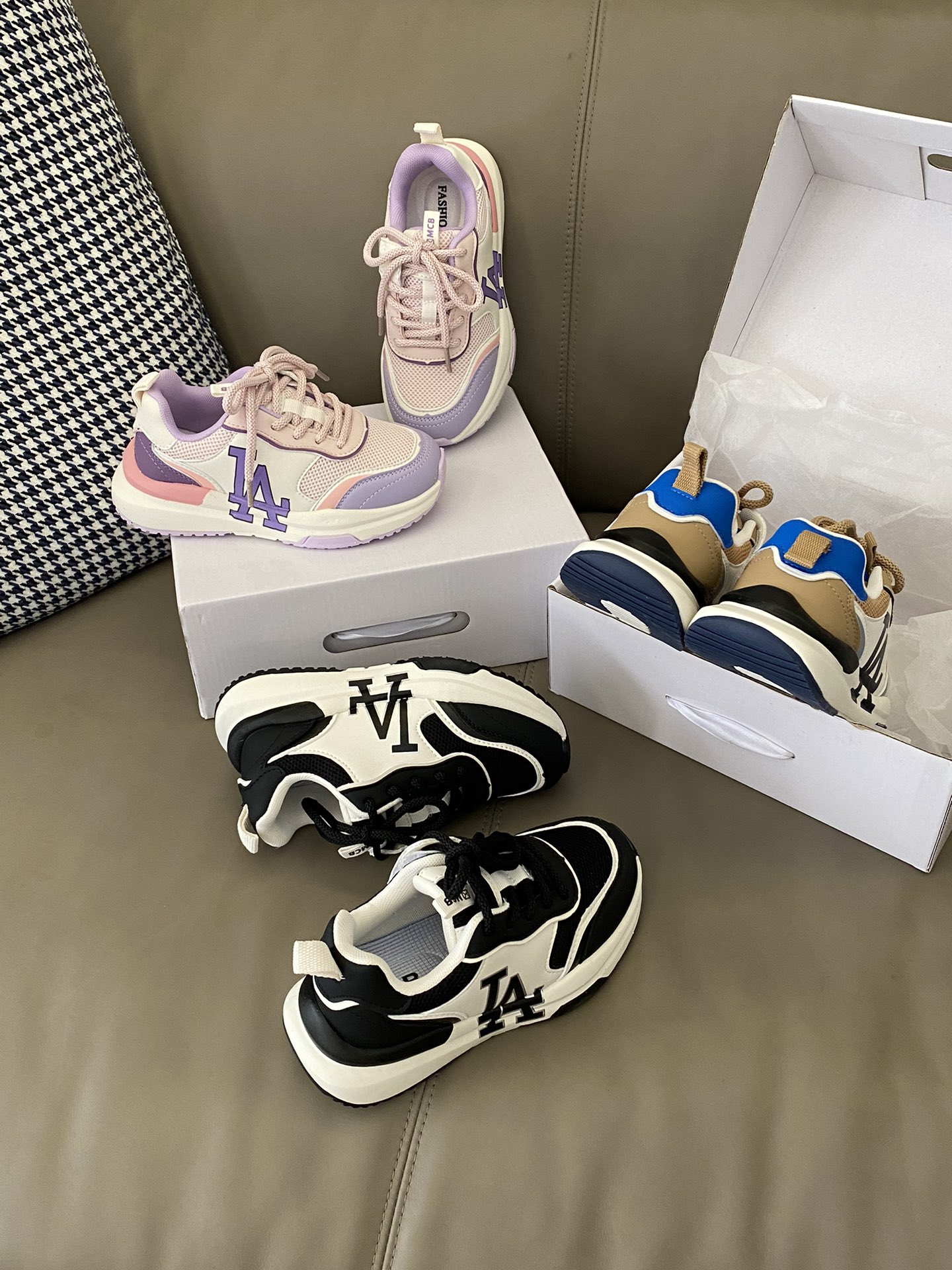 原图直出🌟 MLB 老爹鞋简约大方，让人一眼就爱上😍鞋面透气网料材质，清爽透气💨系带+内侧魔术贴方便穿脱👻橡胶大底防滑耐磨🤗-选品中心