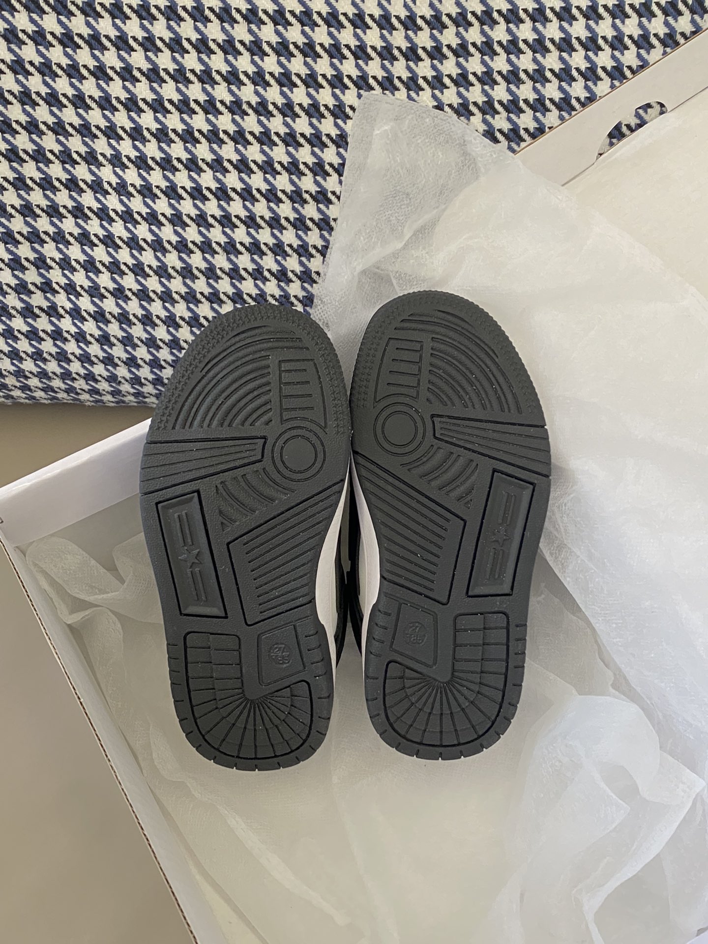 图片[9]-原图直出🌟 鞋面整体都是非常柔软的皮质👻松紧扣设计方便宝贝穿脱✅ 妥妥的被种草了😍上脚舒适感好～不重有型😎MNA209-选品中心