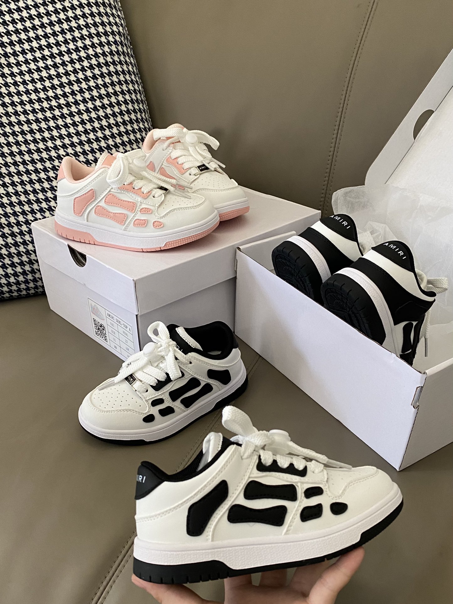 原图直出🌟 鞋面整体都是非常柔软的皮质👻松紧扣设计方便宝贝穿脱✅ 妥妥的被种草了😍上脚舒适感好～不重有型😎MNA209-选品中心