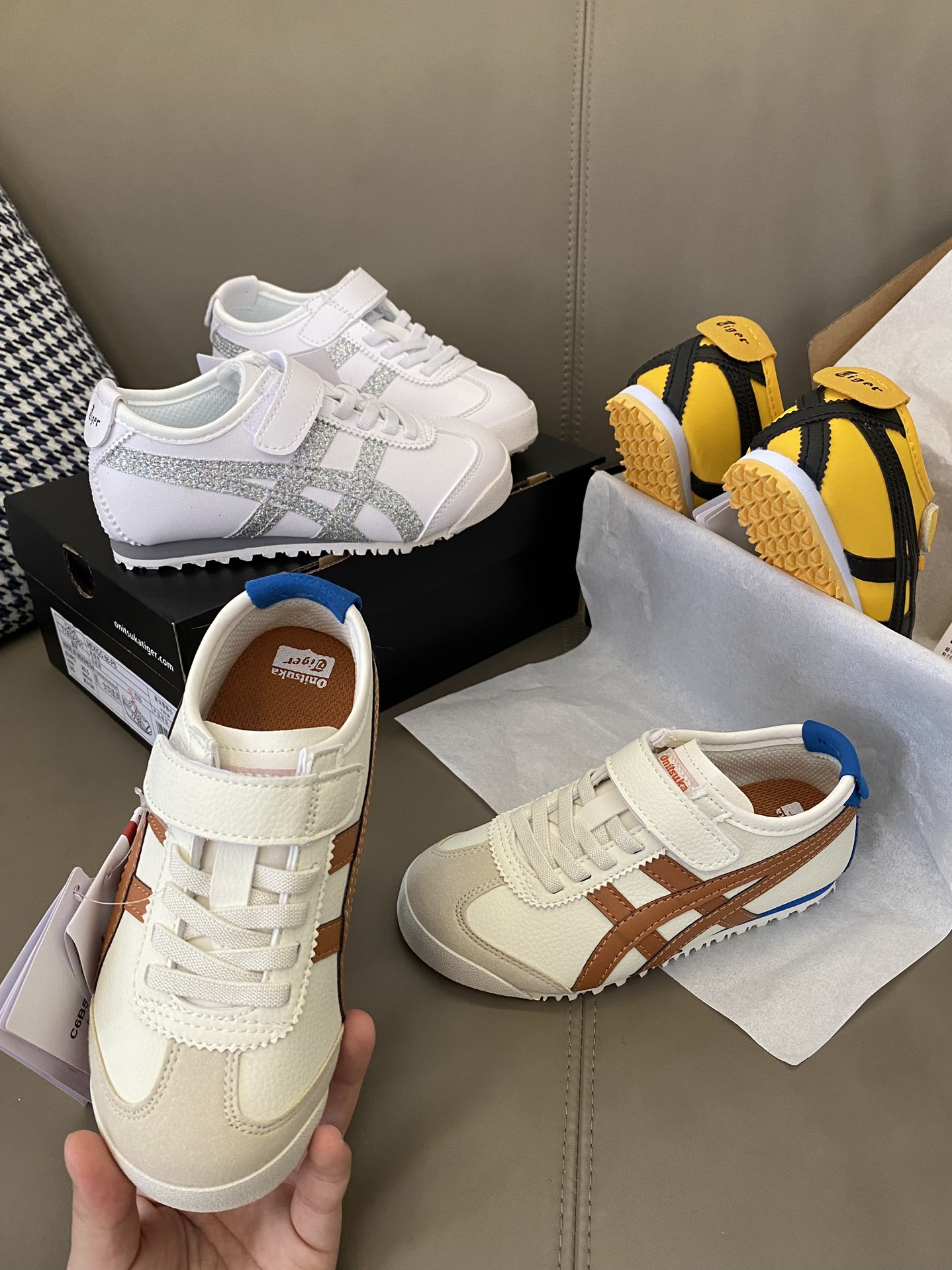 图片[3]-原图直出🌟 这款亚瑟士真的是童鞋天花板💕魔术贴款式可以调节鞋面高度😍鞋头防撞踢保护脚趾🦶🏻鞋底防滑耐磨✅全方位保护孩子的成长🎉-选品中心