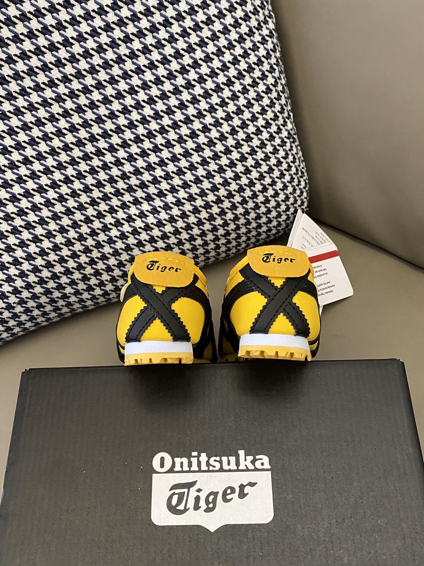 图片[7]-原图直出🌟 这款亚瑟士真的是童鞋天花板💕魔术贴款式可以调节鞋面高度😍鞋头防撞踢保护脚趾🦶🏻鞋底防滑耐磨✅全方位保护孩子的成长🎉-选品中心