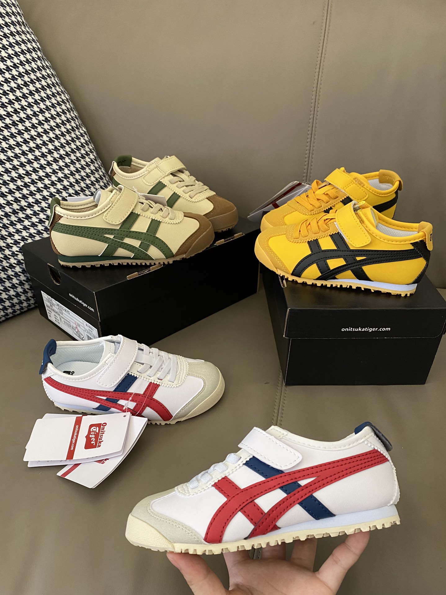 原图直出🌟 这款亚瑟士真的是童鞋天花板💕魔术贴款式可以调节鞋面高度😍鞋头防撞踢保护脚趾🦶🏻鞋底防滑耐磨✅全方位保护孩子的成长🎉-选品中心