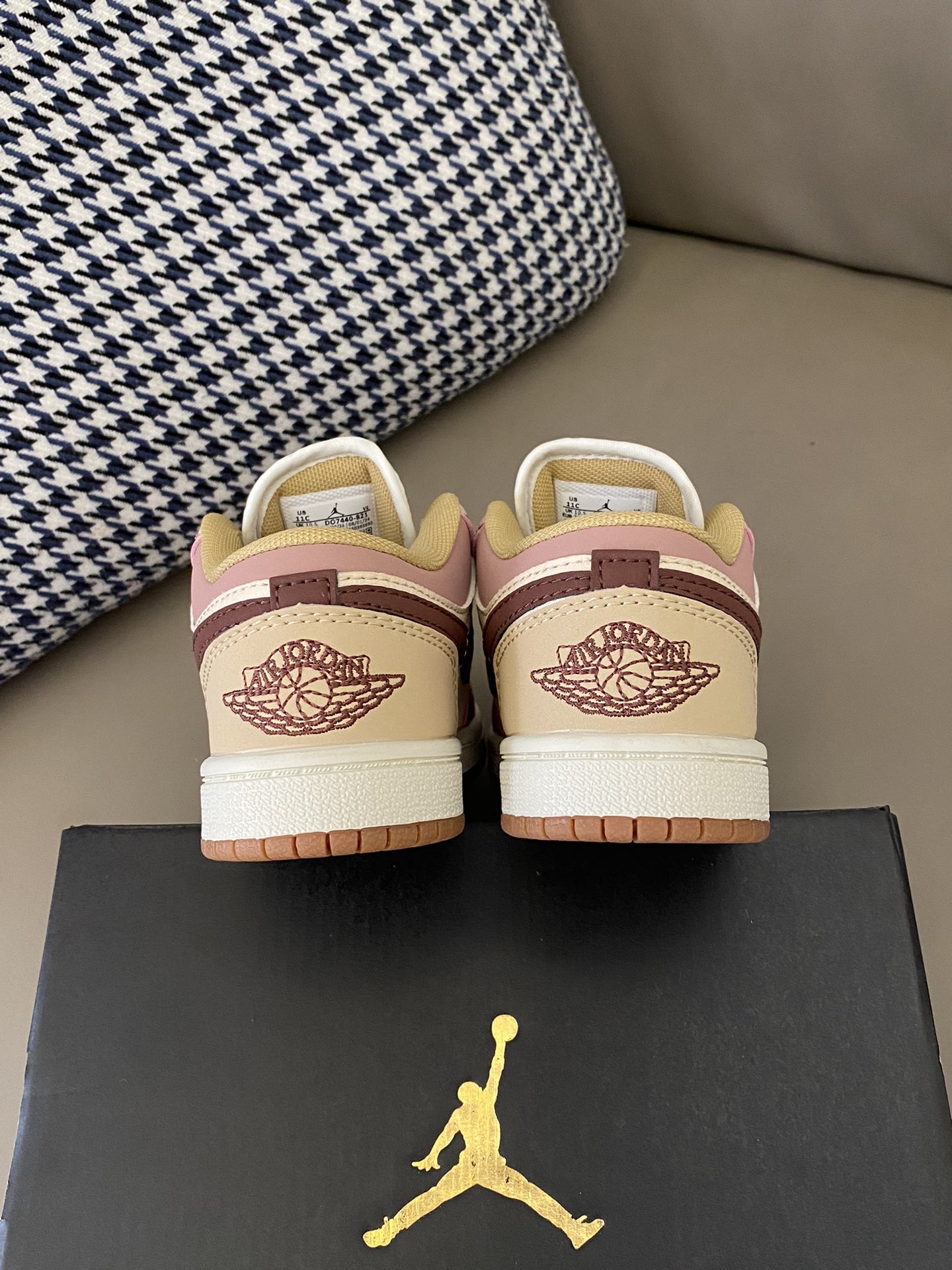 图片[7]-这双板鞋无论是日常穿搭还是逛街，它都能轻松驾奴😍简直是鞋柜里的必备神器‼️穿起来超级舒适😜颜值也是一流🤭d1576-选品中心