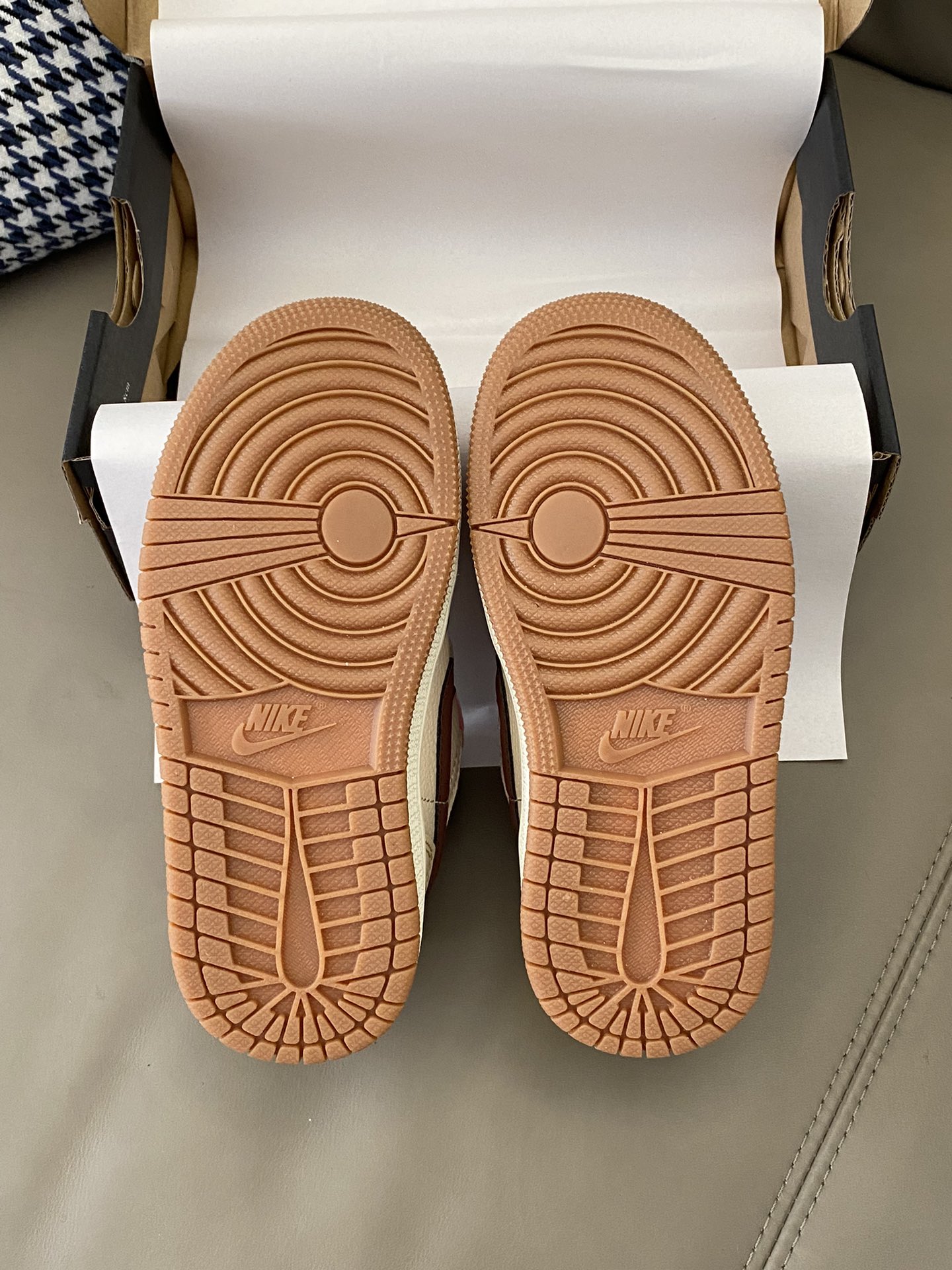 图片[9]-这双板鞋无论是日常穿搭还是逛街，它都能轻松驾奴😍简直是鞋柜里的必备神器‼️穿起来超级舒适😜颜值也是一流🤭d1576-选品中心