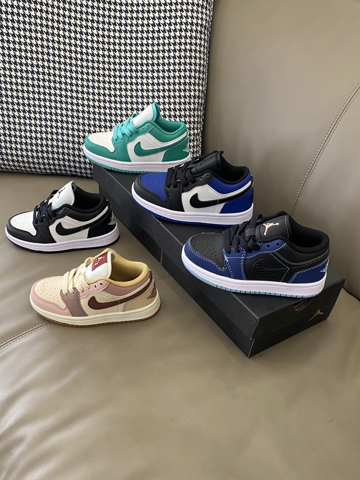 图片[8]-这双板鞋无论是日常穿搭还是逛街，它都能轻松驾奴😍简直是鞋柜里的必备神器‼️穿起来超级舒适😜颜值也是一流🤭d1576-选品中心