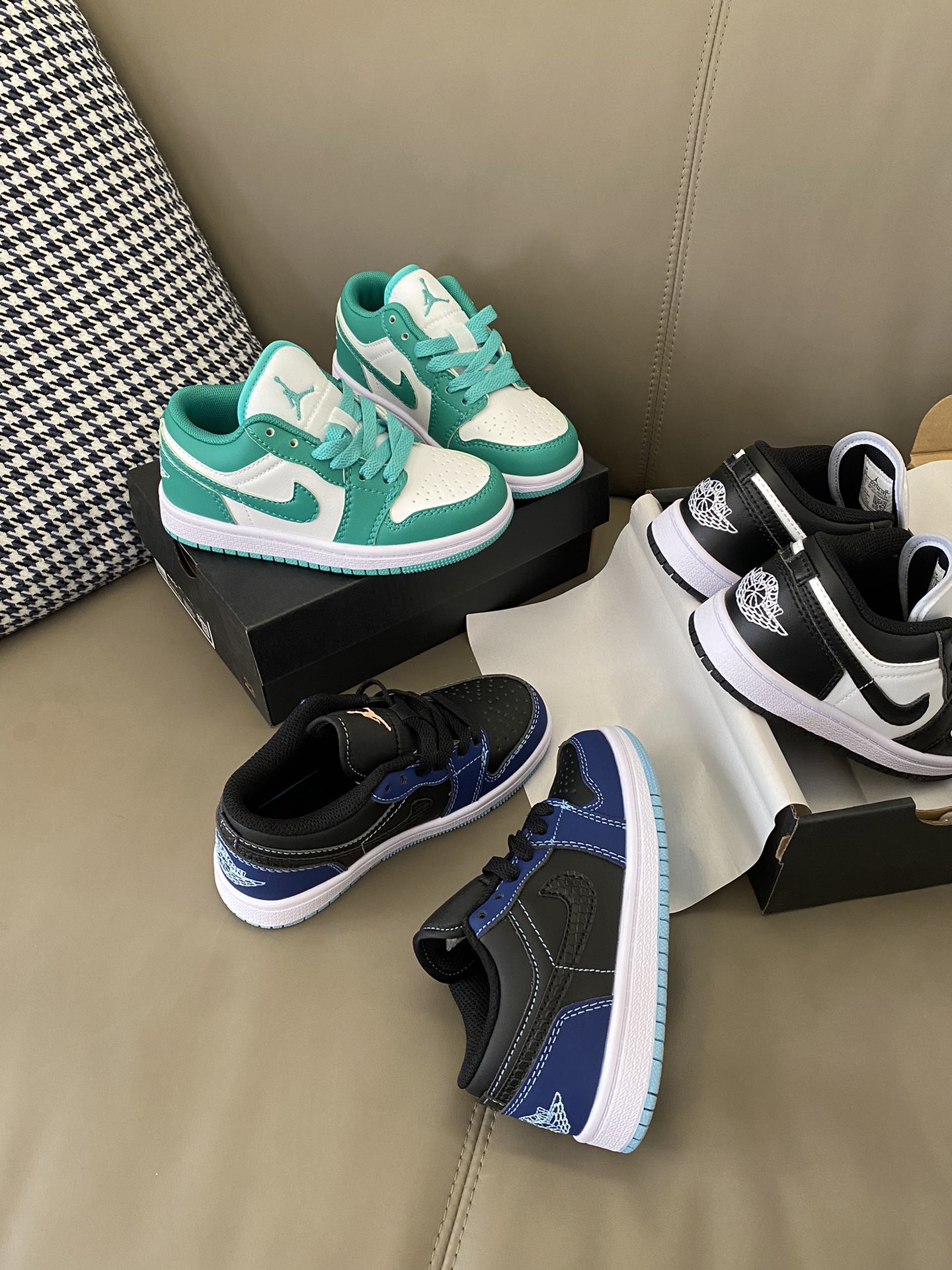 这双板鞋无论是日常穿搭还是逛街，它都能轻松驾奴😍简直是鞋柜里的必备神器‼️穿起来超级舒适😜颜值也是一流🤭d1576-选品中心