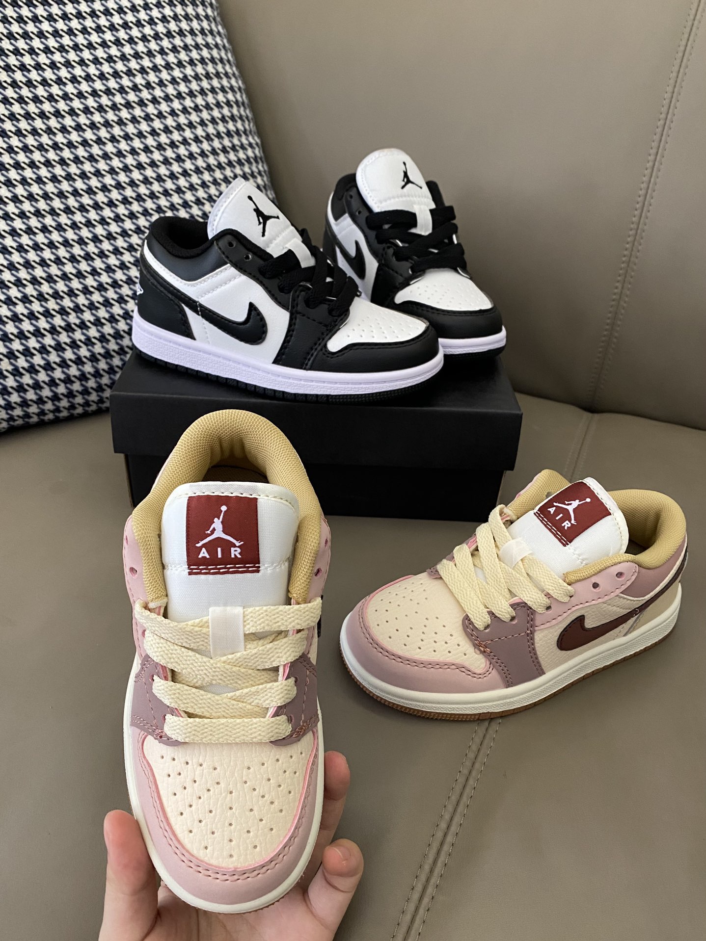 图片[4]-这双板鞋无论是日常穿搭还是逛街，它都能轻松驾奴😍简直是鞋柜里的必备神器‼️穿起来超级舒适😜颜值也是一流🤭d1576-选品中心