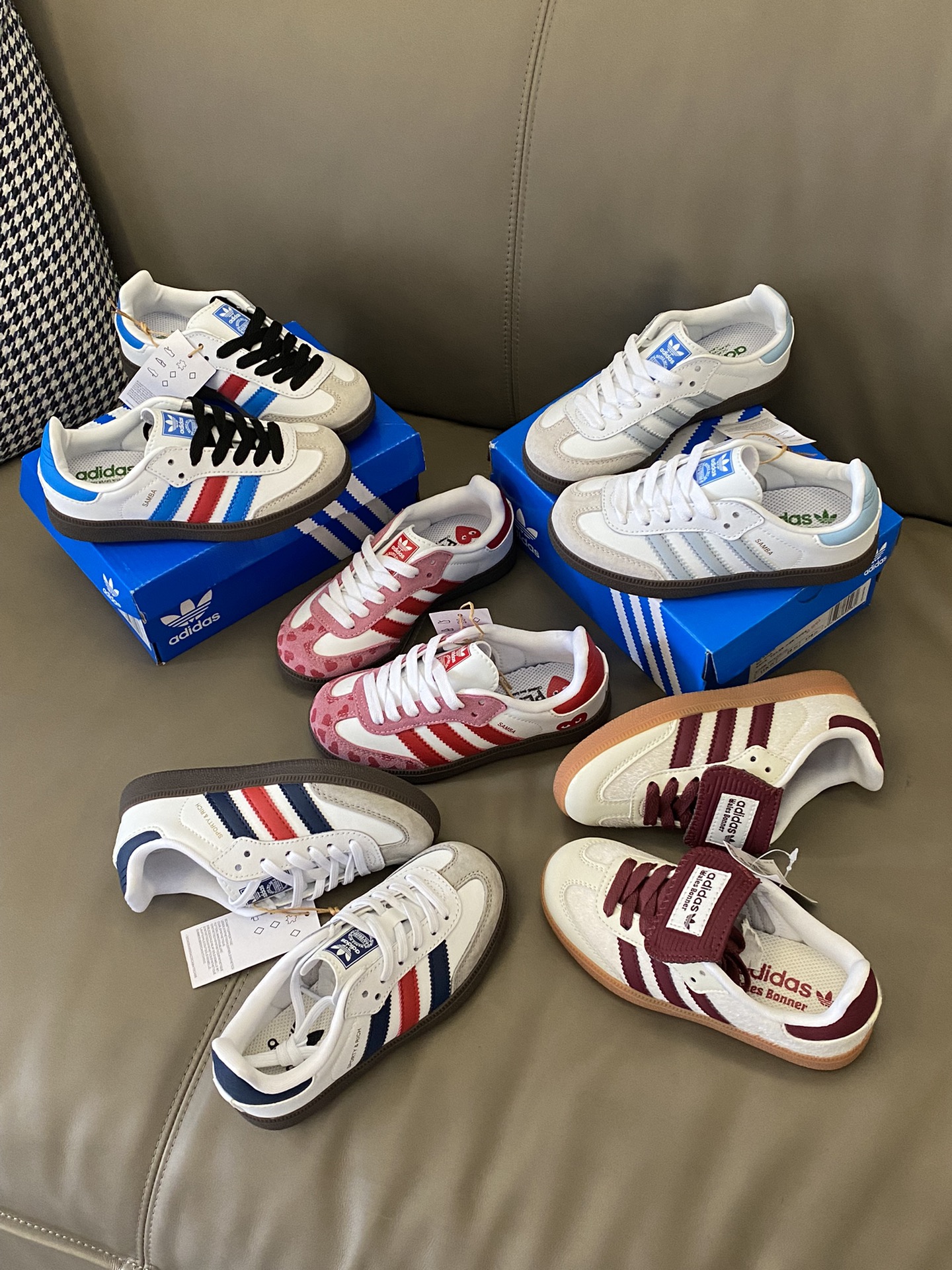 原图直出🌟 AD SAMBA OG系列的经典设计，采用优质皮革和麂皮材质制成🤩舒适耐穿，经典的撞色设计，时尚感十足👻厚底鞋底设计提供了良好的支撑和缓震效果，让宝贝的脚步👣更加轻松自-选品中心