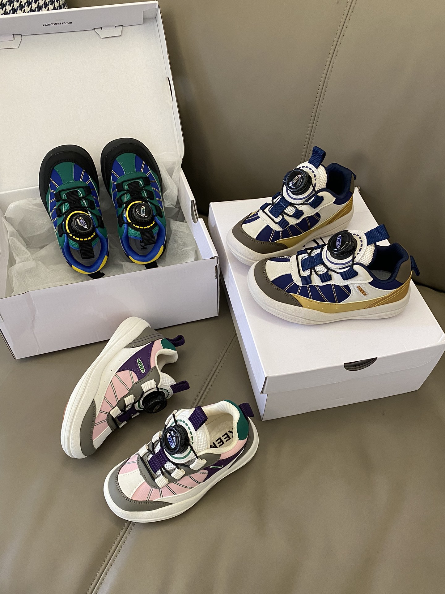 图片[3]-原图直出🌟 Keen 旋转扣运动鞋采用超迁鞋面+布时尚美观🤩内里柔软舒适不闷脚不臭脚🦶🏻旋转扣设计方便宝贝穿脱✅鞋底防滑耐磨～MNA214-选品中心