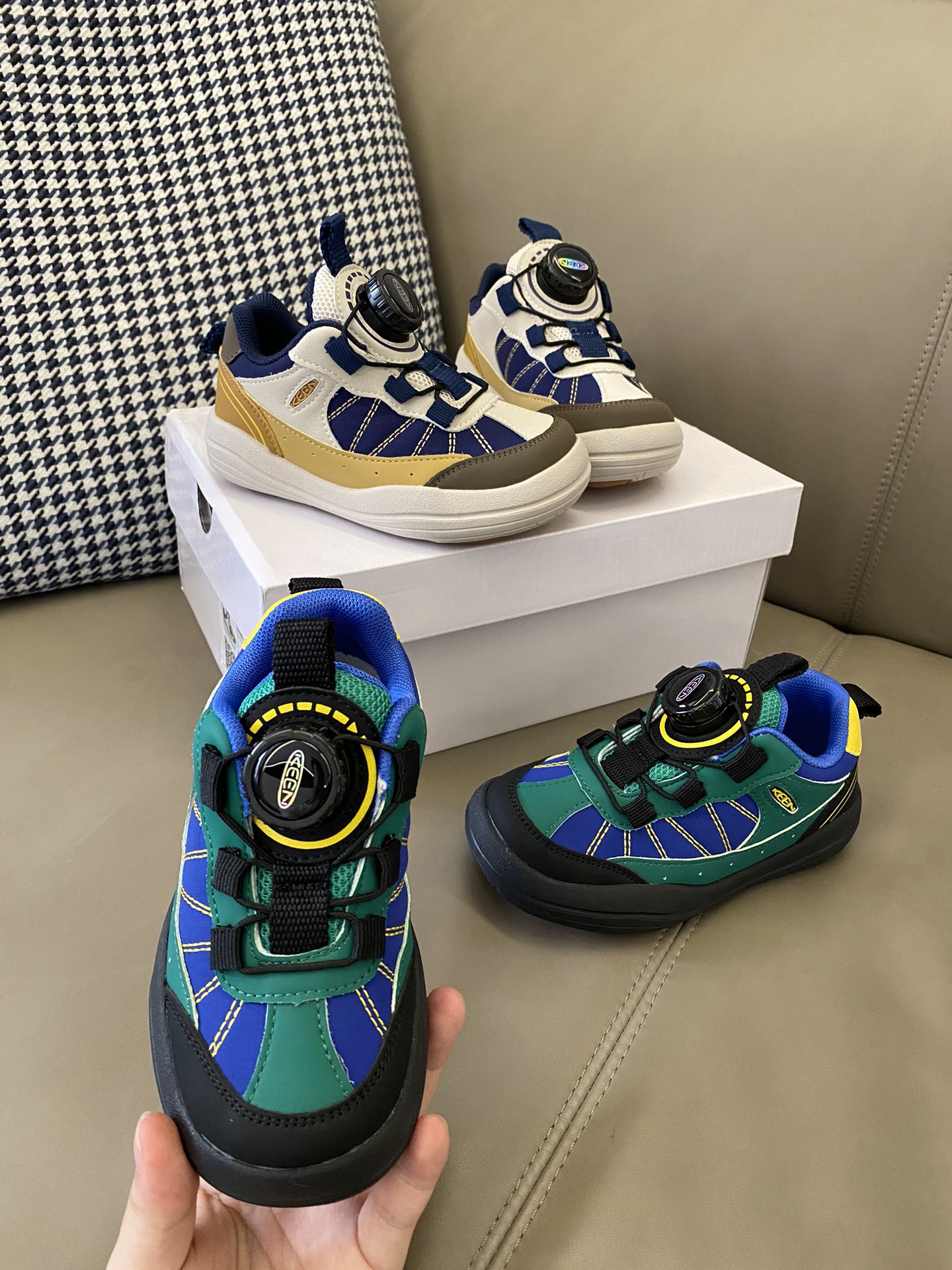 图片[4]-原图直出🌟 Keen 旋转扣运动鞋采用超迁鞋面+布时尚美观🤩内里柔软舒适不闷脚不臭脚🦶🏻旋转扣设计方便宝贝穿脱✅鞋底防滑耐磨～MNA214-选品中心