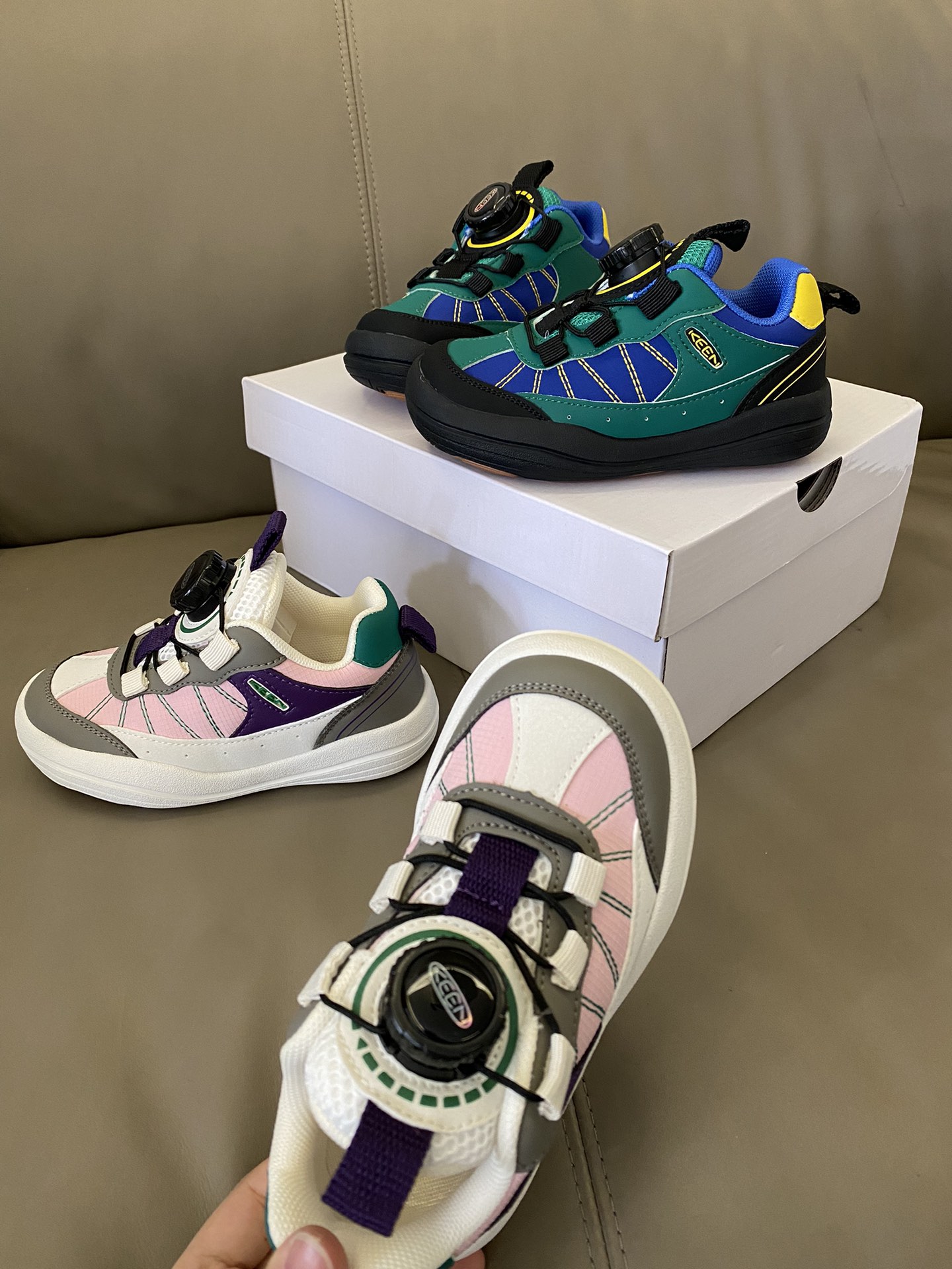 图片[6]-原图直出🌟 Keen 旋转扣运动鞋采用超迁鞋面+布时尚美观🤩内里柔软舒适不闷脚不臭脚🦶🏻旋转扣设计方便宝贝穿脱✅鞋底防滑耐磨～MNA214-选品中心