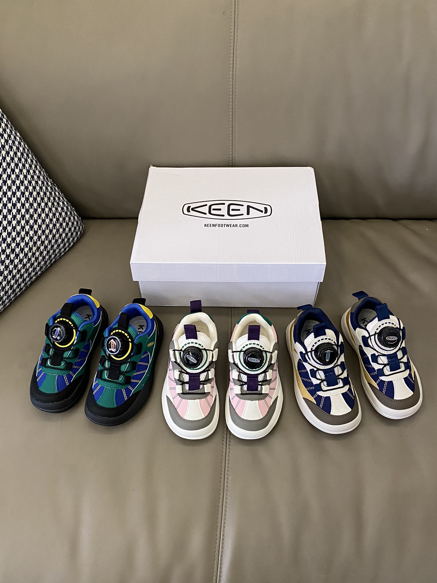 图片[5]-原图直出🌟 Keen 旋转扣运动鞋采用超迁鞋面+布时尚美观🤩内里柔软舒适不闷脚不臭脚🦶🏻旋转扣设计方便宝贝穿脱✅鞋底防滑耐磨～MNA214-选品中心