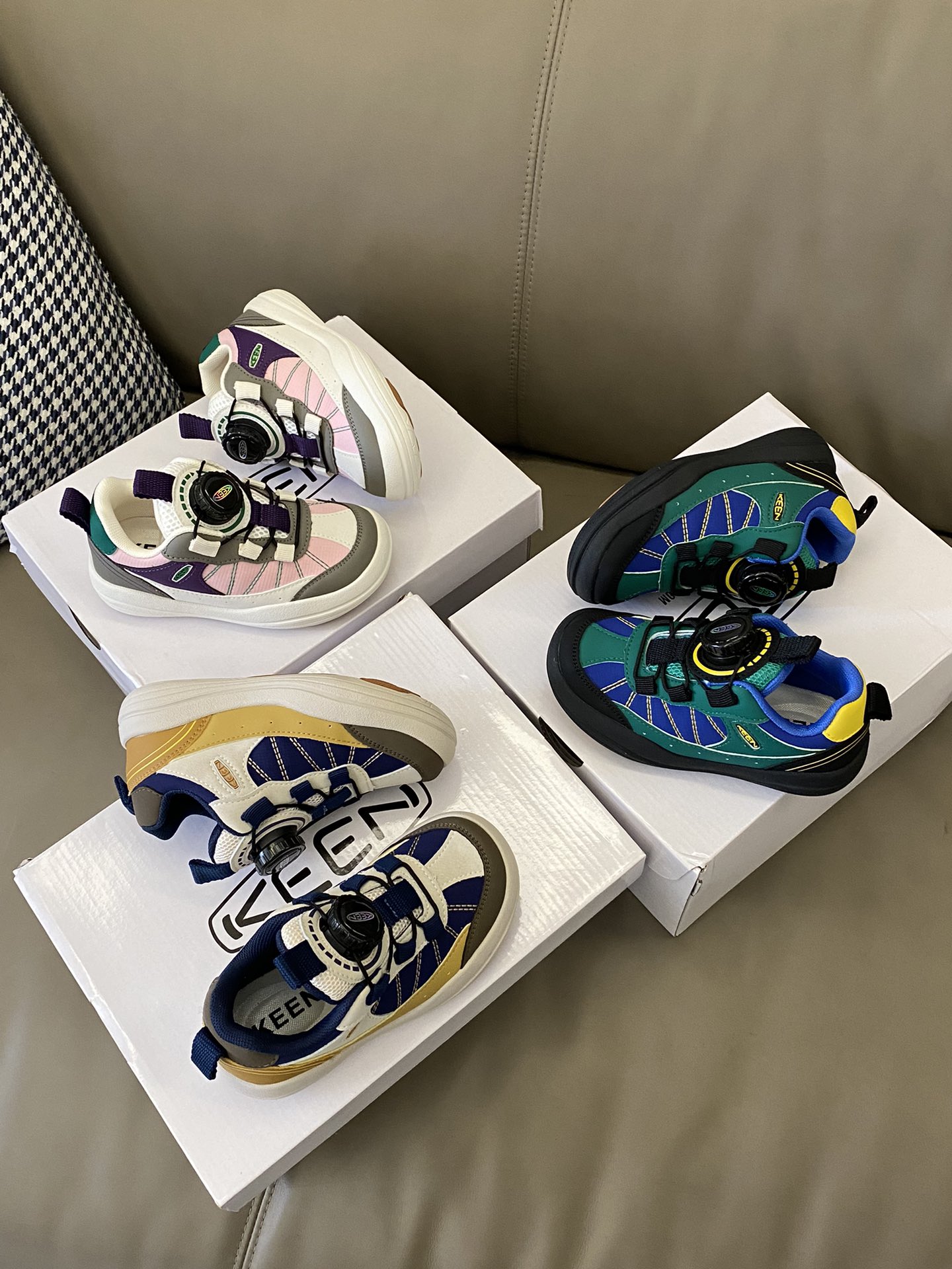 图片[8]-原图直出🌟 Keen 旋转扣运动鞋采用超迁鞋面+布时尚美观🤩内里柔软舒适不闷脚不臭脚🦶🏻旋转扣设计方便宝贝穿脱✅鞋底防滑耐磨～MNA214-选品中心