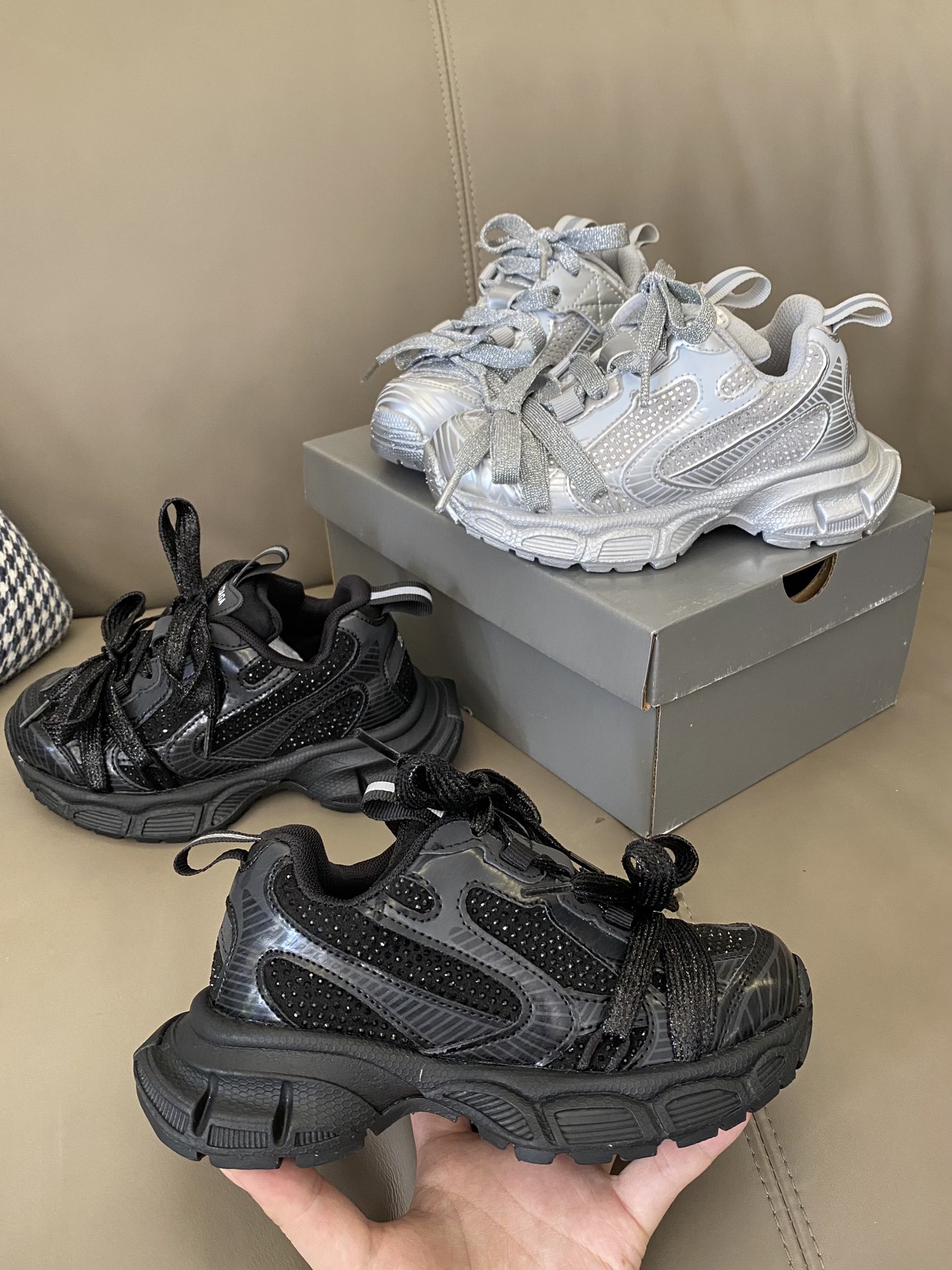 图片[3]-原图直出🌟 采用包裹鞋头宝贝大胆探索🤩防撞踢保护脚趾🦶🏻魔术贴设计方便穿脱✅织物内里材质亲肤舒适😌触感柔和透气💨鞋底防滑耐磨👻-选品中心