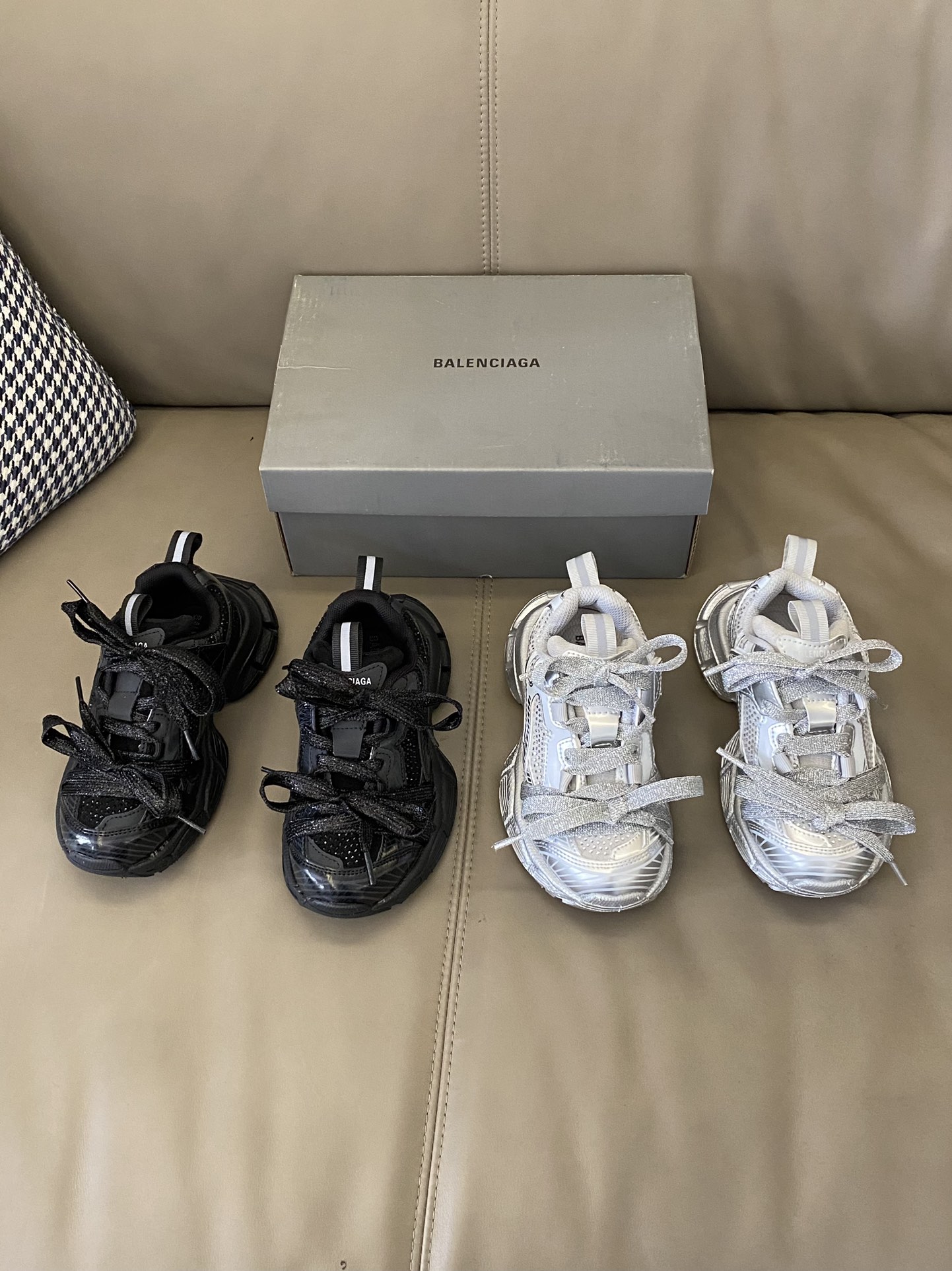 图片[5]-原图直出🌟 采用包裹鞋头宝贝大胆探索🤩防撞踢保护脚趾🦶🏻魔术贴设计方便穿脱✅织物内里材质亲肤舒适😌触感柔和透气💨鞋底防滑耐磨👻-选品中心