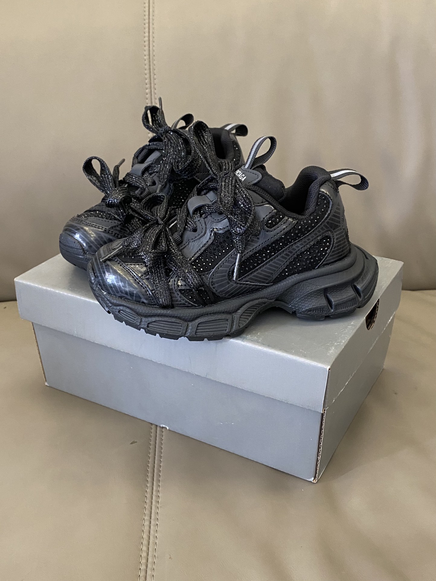 图片[6]-原图直出🌟 采用包裹鞋头宝贝大胆探索🤩防撞踢保护脚趾🦶🏻魔术贴设计方便穿脱✅织物内里材质亲肤舒适😌触感柔和透气💨鞋底防滑耐磨👻-选品中心