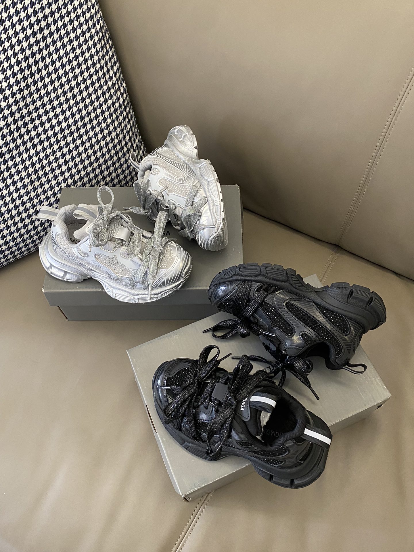 图片[8]-原图直出🌟 采用包裹鞋头宝贝大胆探索🤩防撞踢保护脚趾🦶🏻魔术贴设计方便穿脱✅织物内里材质亲肤舒适😌触感柔和透气💨鞋底防滑耐磨👻-选品中心