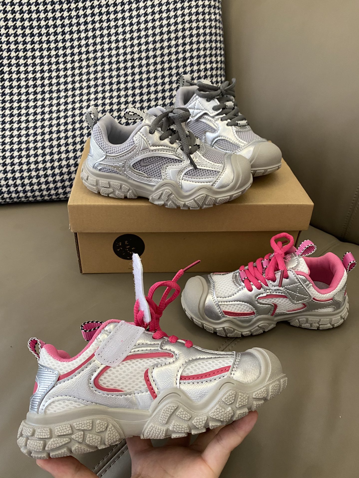 图片[8]-NK 包头魔术贴运动鞋👟采用固定鞋带装饰+魔术贴设计方便宝贝穿脱✔️环绕式后跟支撑超级稳固🤩舒适内里贴合细腻😍整双鞋子非常的柔软～回弹力强👍🏻MNA217-选品中心