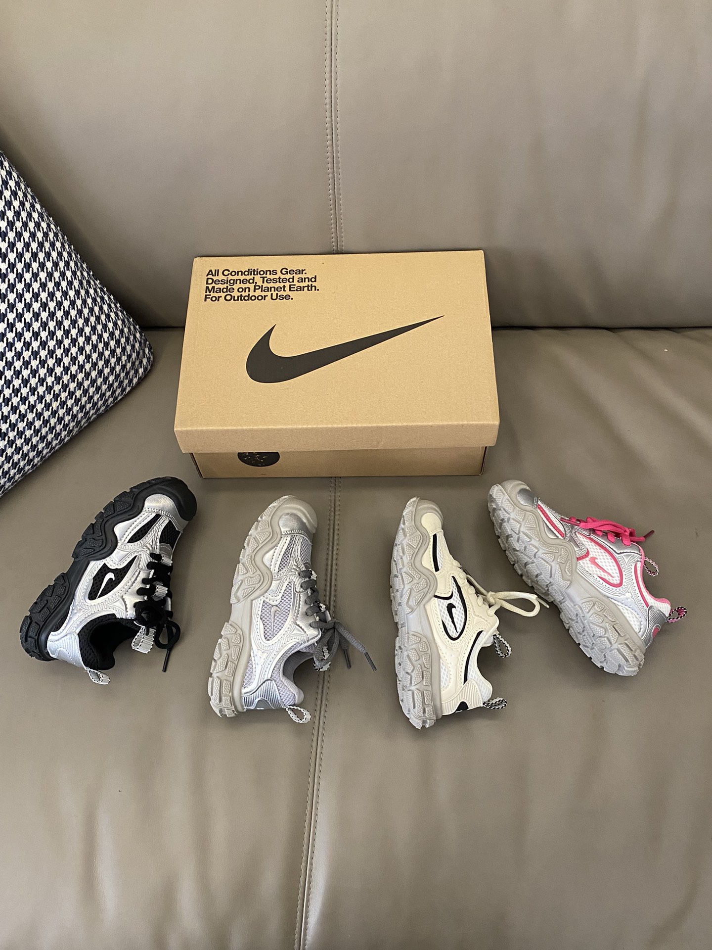 图片[5]-NK 包头魔术贴运动鞋👟采用固定鞋带装饰+魔术贴设计方便宝贝穿脱✔️环绕式后跟支撑超级稳固🤩舒适内里贴合细腻😍整双鞋子非常的柔软～回弹力强👍🏻MNA217-选品中心