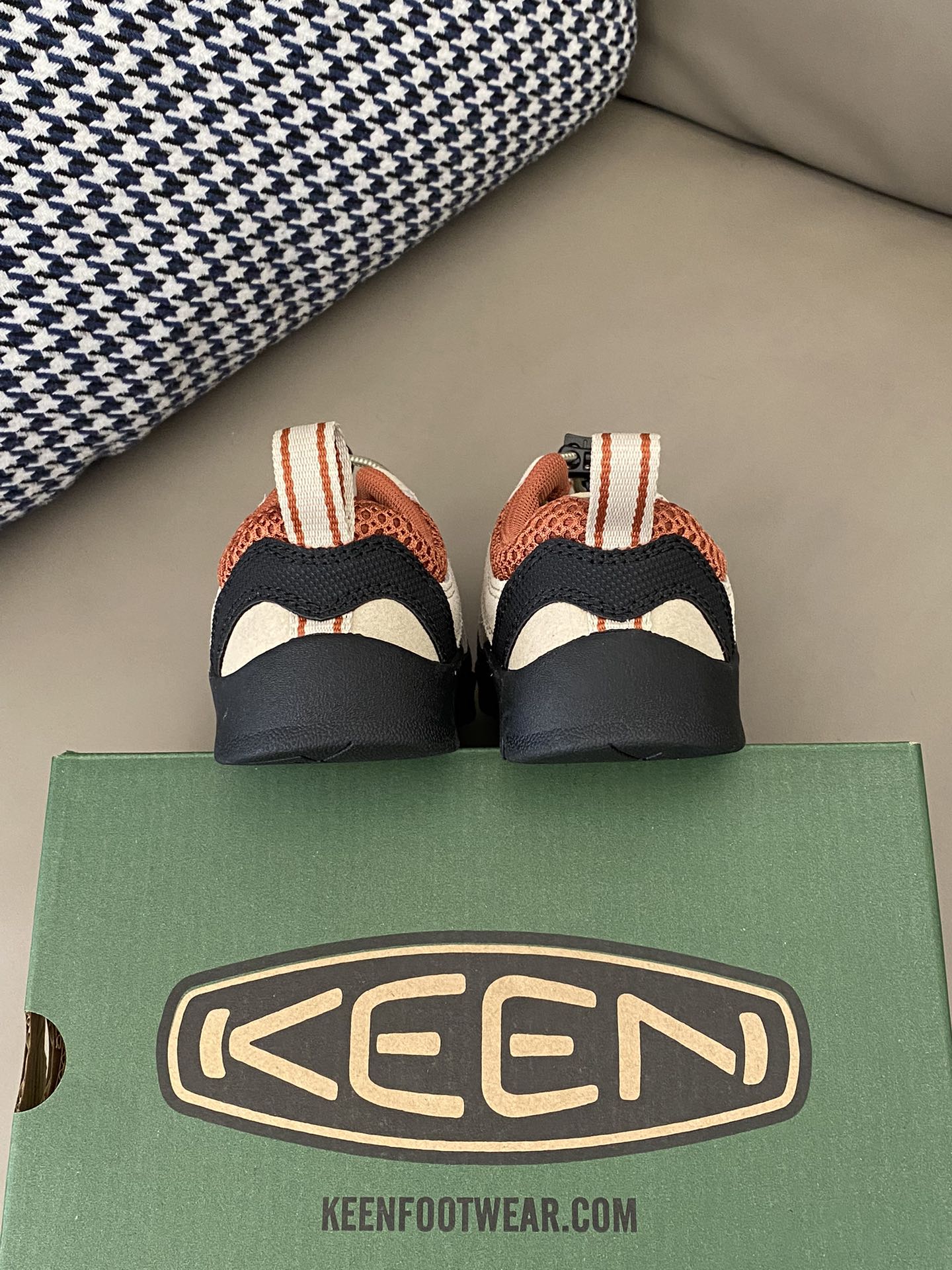 图片[7]-原图直出🌟 这双KEEN 登山鞋真的是超级舒适👻鞋底防滑耐磨✅而且超级轻便☁️更加值得推荐的是它百搭🤭不分场合的百搭✌🏻不管日常户外运动都能搭配🥳-选品中心